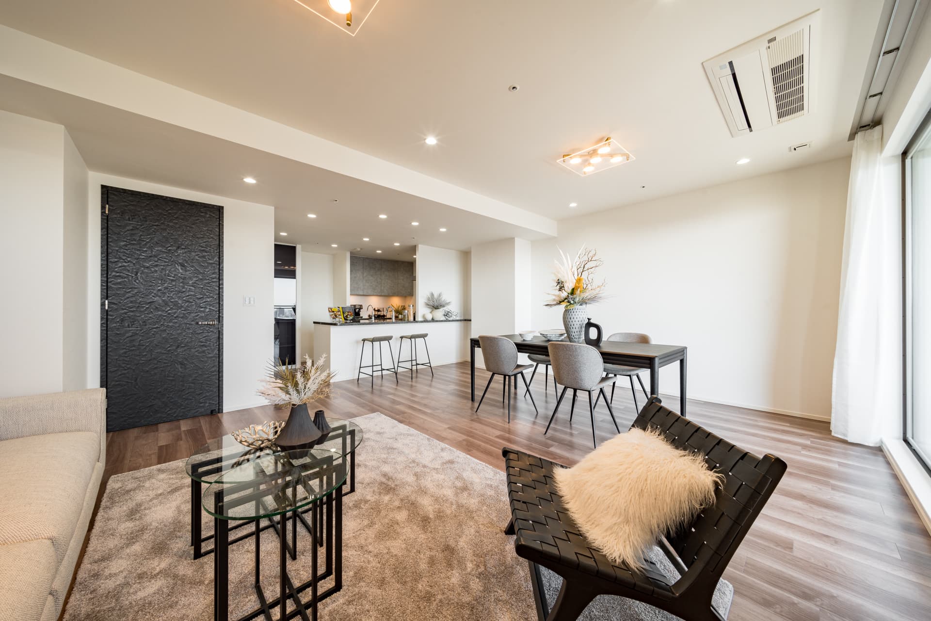 Park Court Azabujuban The Tower  LDK2.jpg