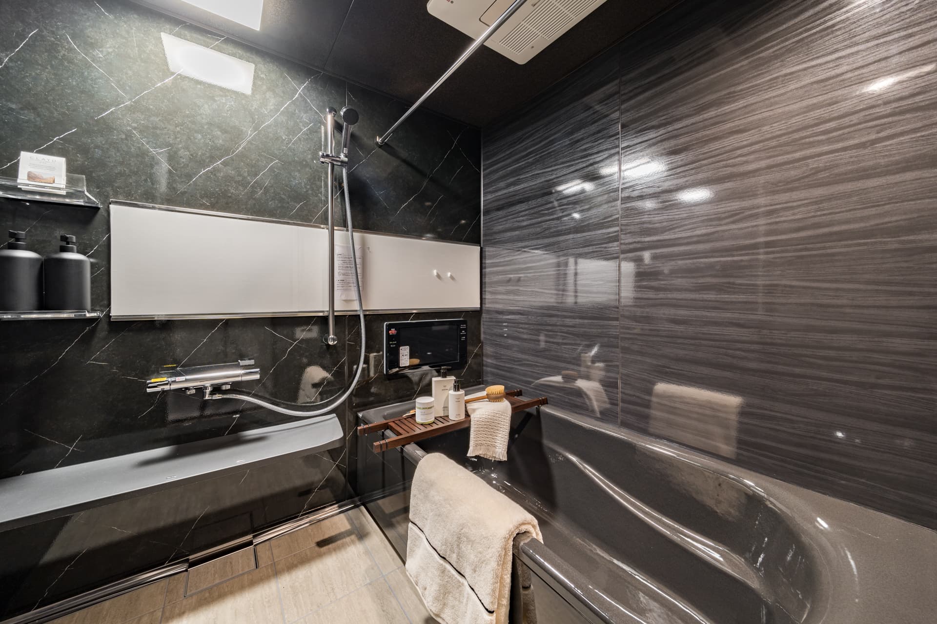 Park Court Azabujuban The Tower  bathroom.jpg