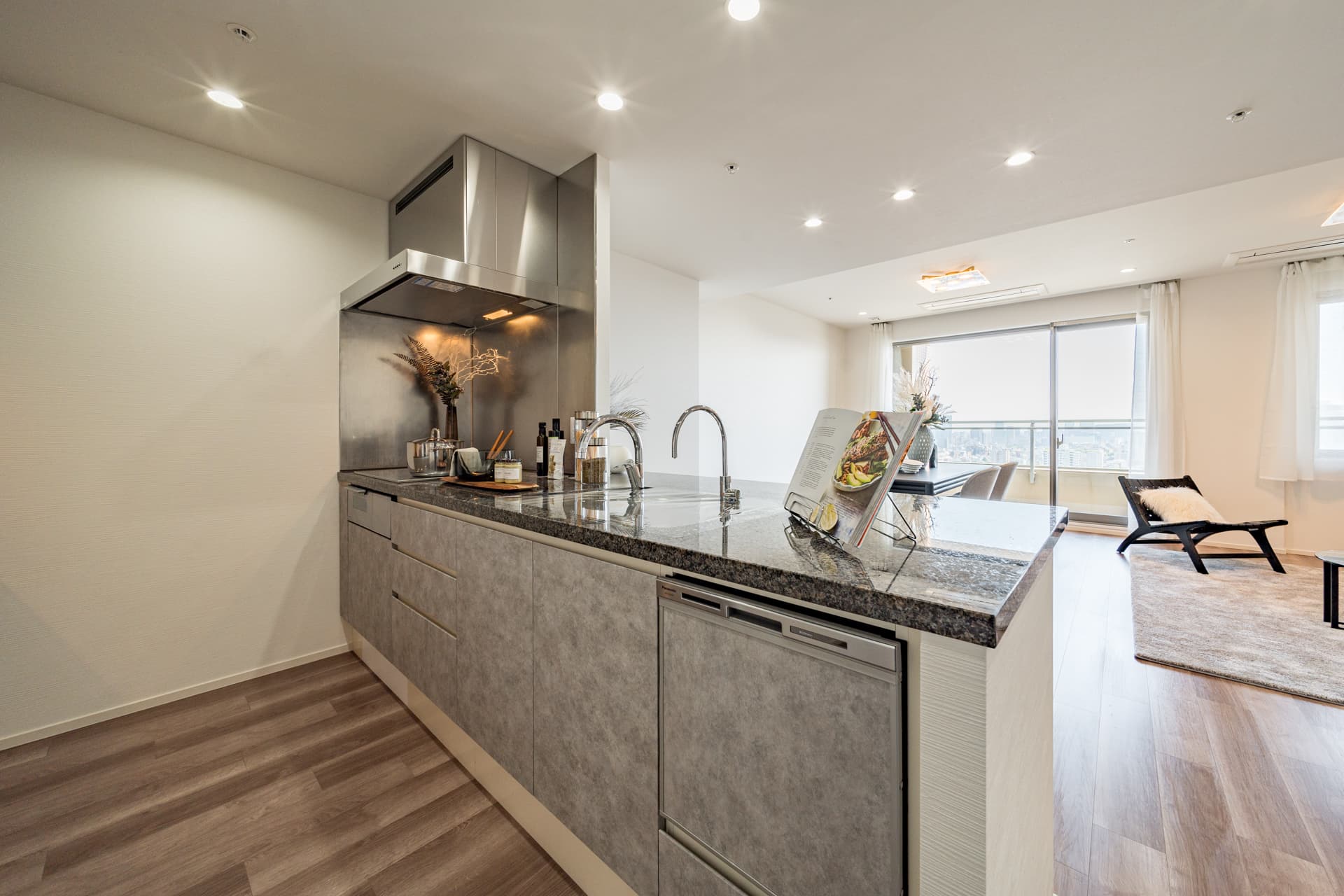 Park Court Azabujuban The Tower  kitchen2.jpg