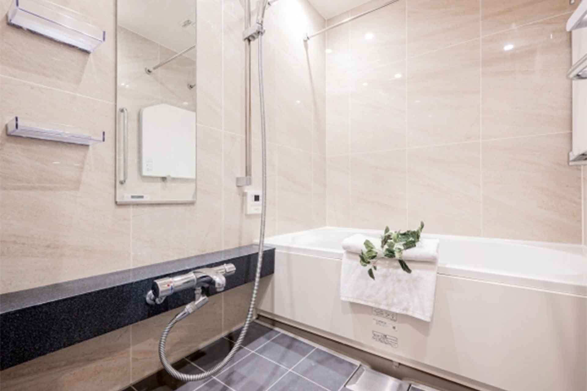 Proud Tower Shibaura bathroom.jpg