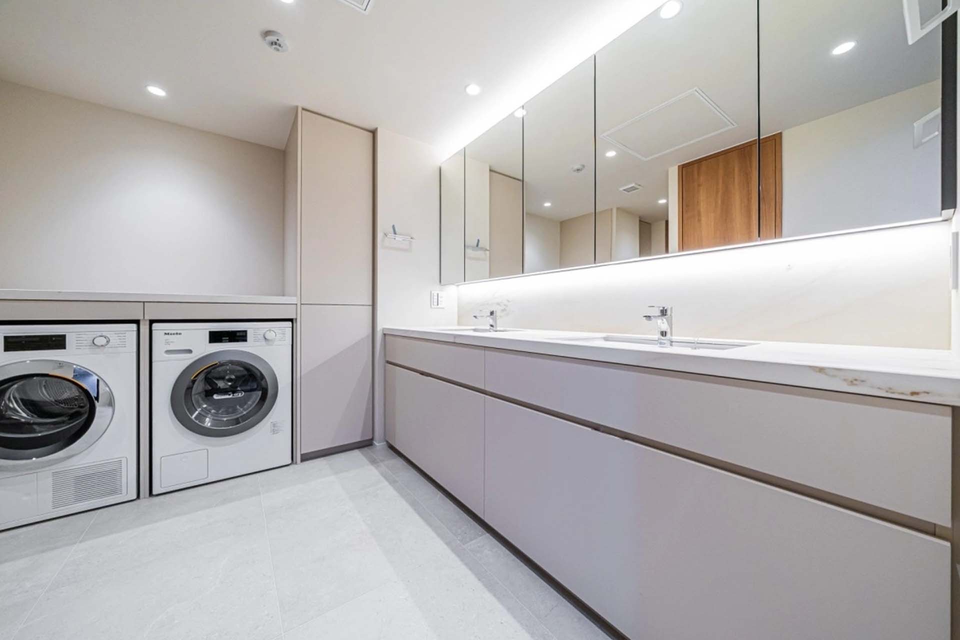 CENTURY PARK TOWER bathroom2.jpg