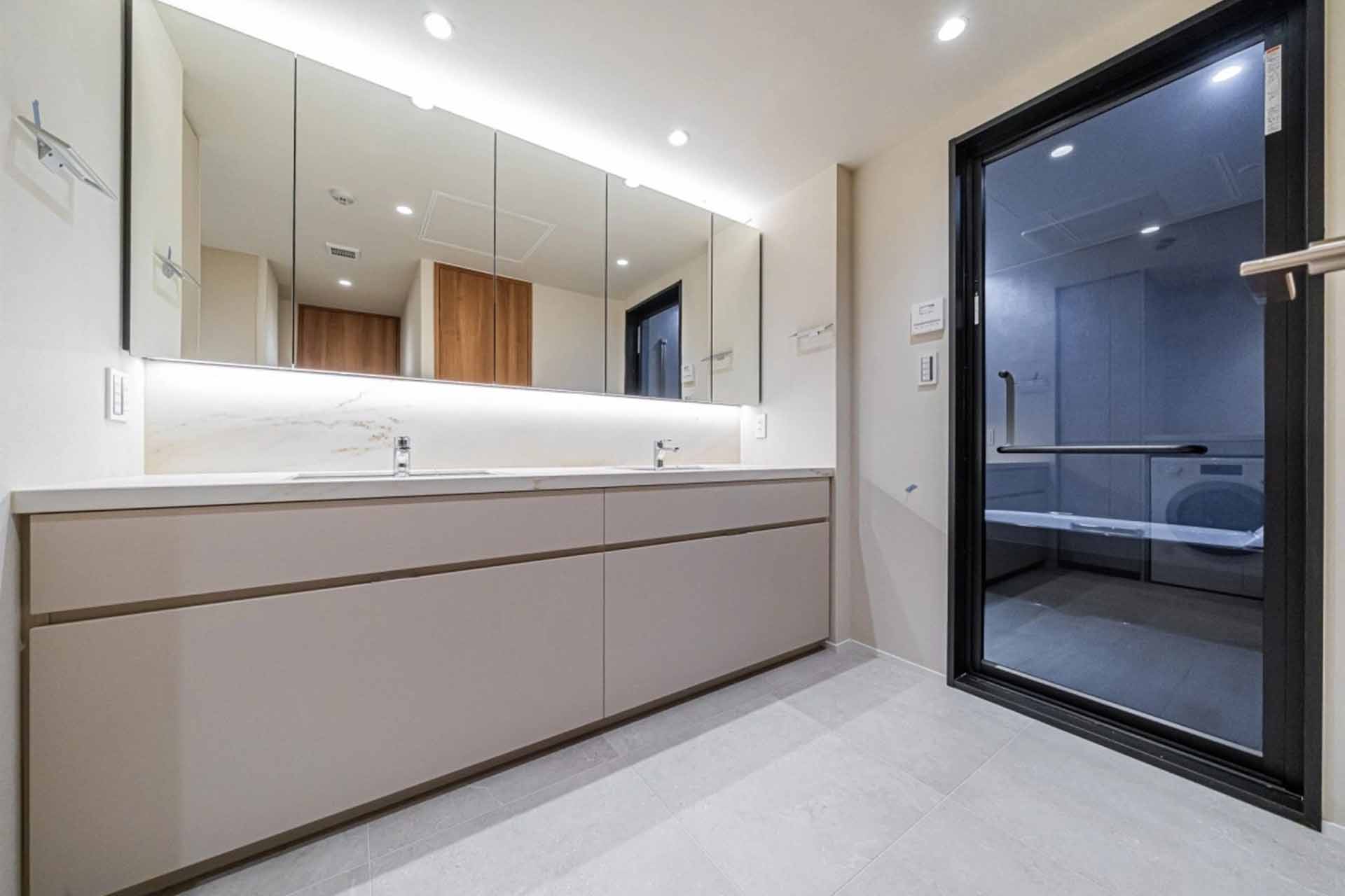 CENTURY PARK TOWER bathroom3.jpg