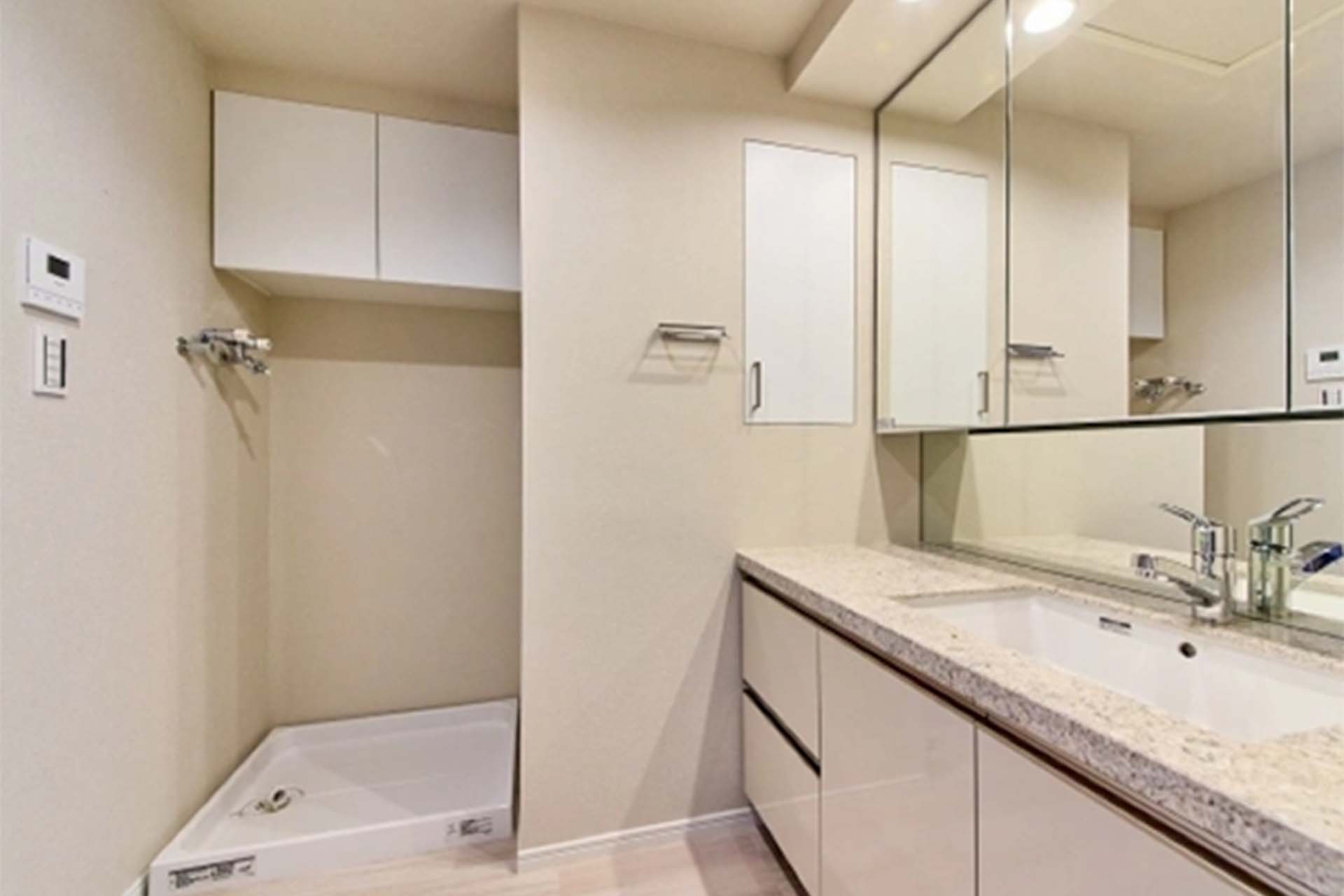 CENTURY PARK TOWER bathroom2.jpg