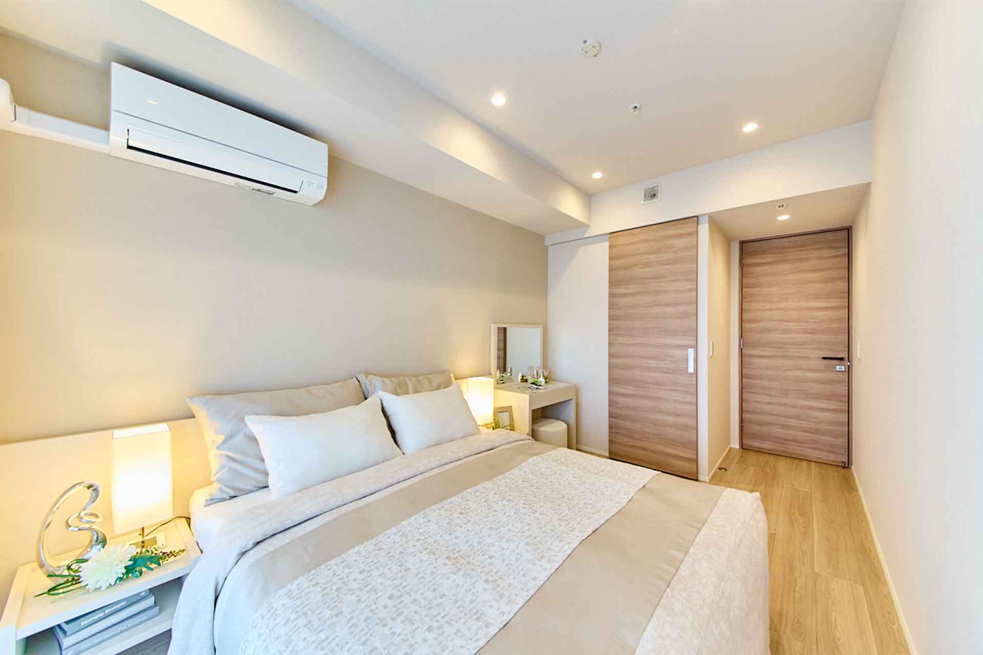 Shirokane The Sky Building E bedroom.jpg