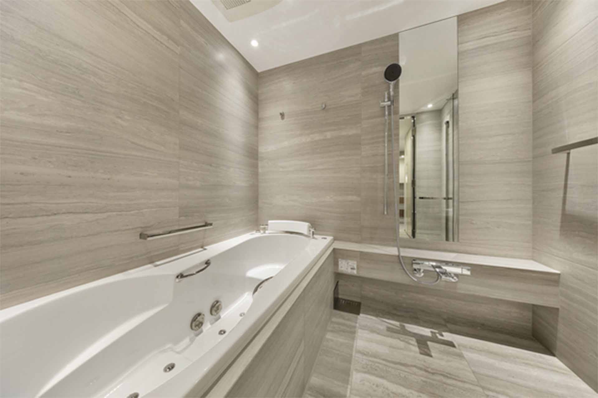 Mita Garden Hills Park Mansion bathroom2.jpg