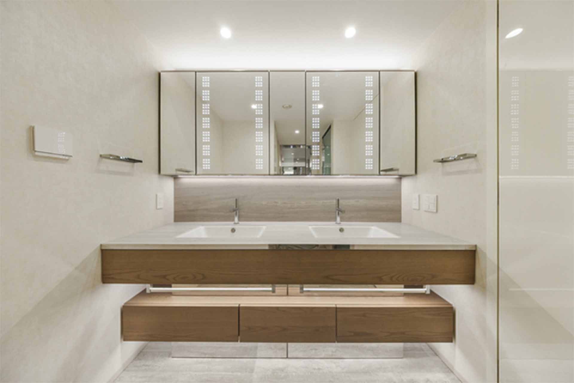 Mita Garden Hills Park Mansion bathroom.jpg