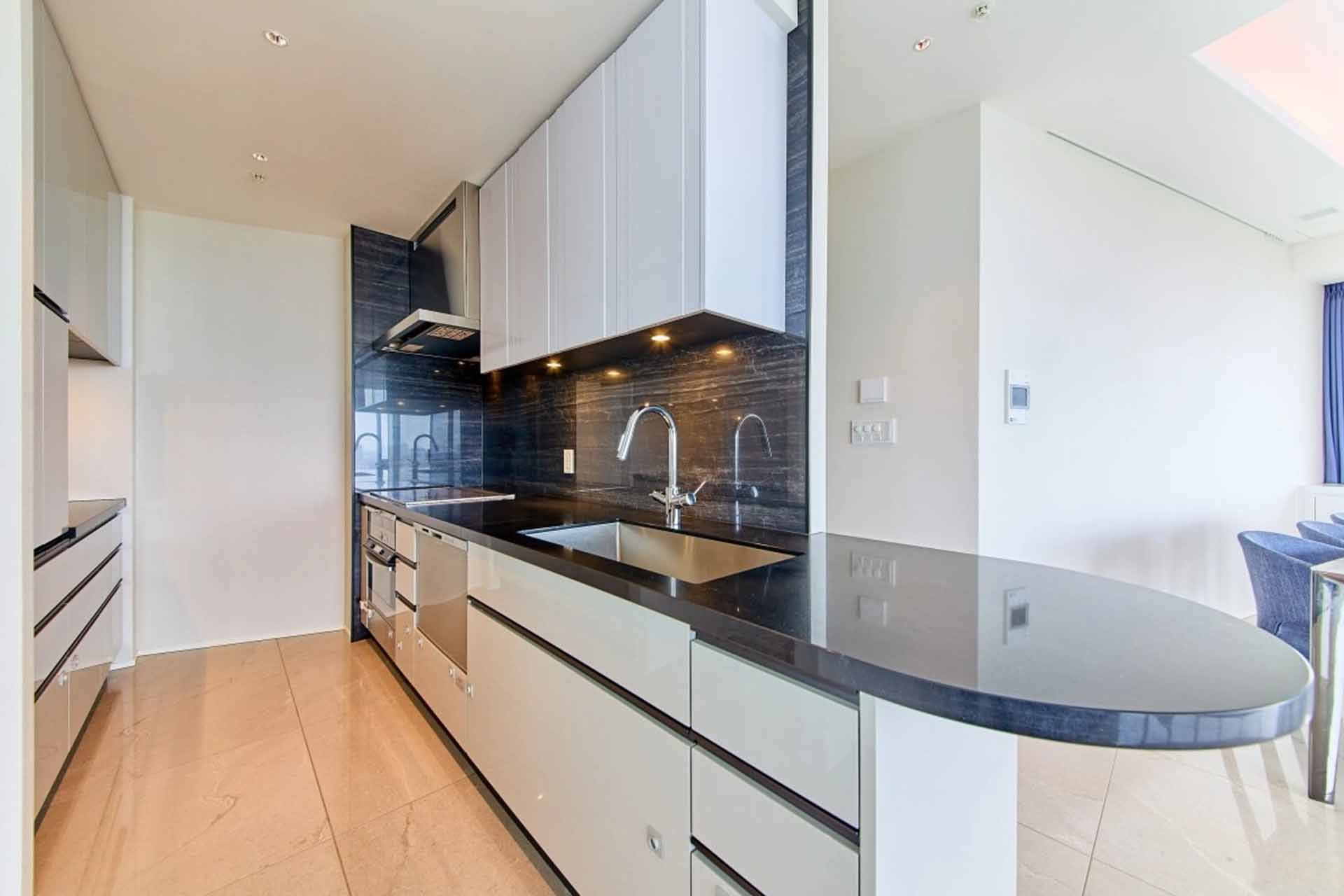 Park Court Aoyama The Tower kitchen.jpg