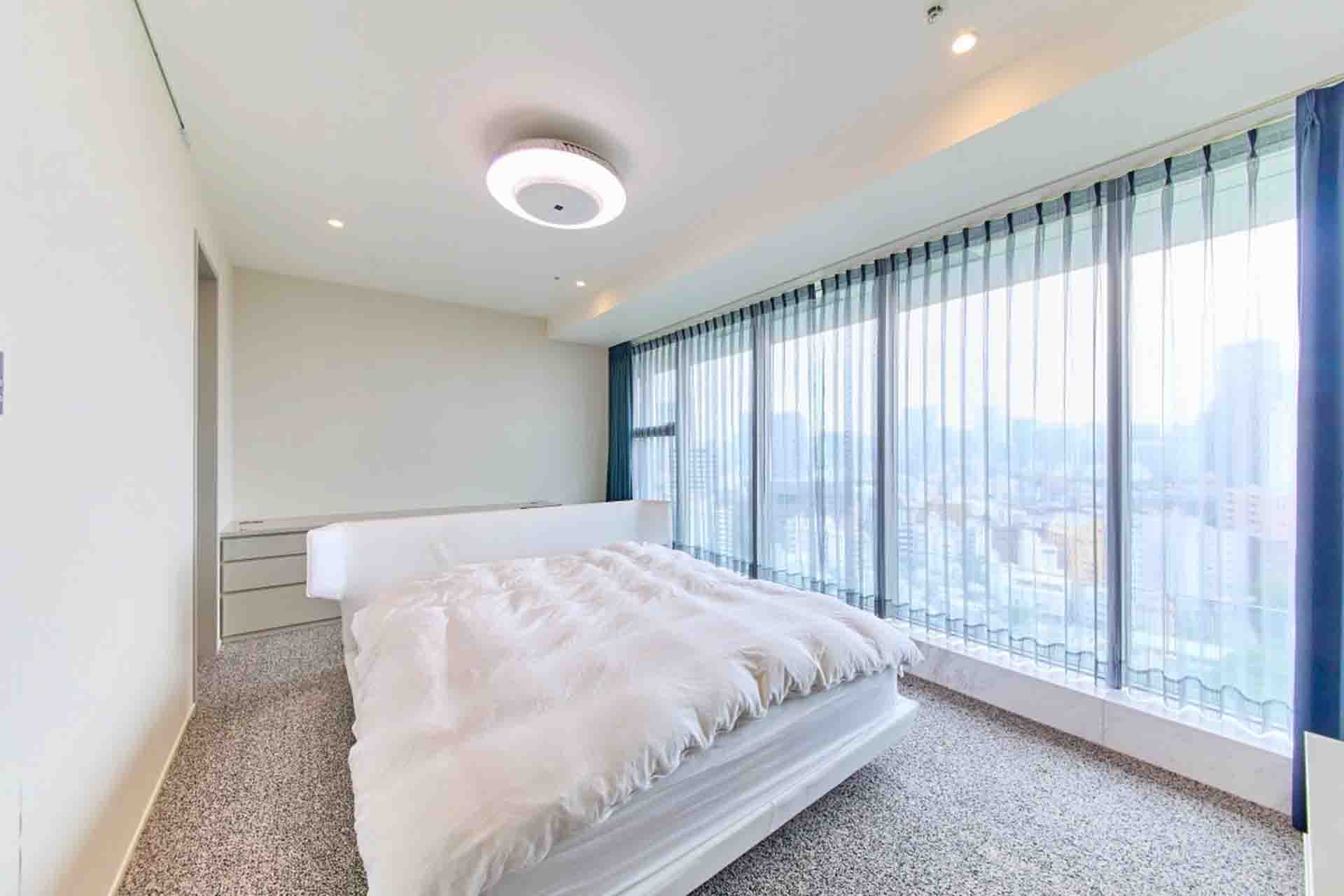 Park Court Aoyama The Tower bedroom.jpg