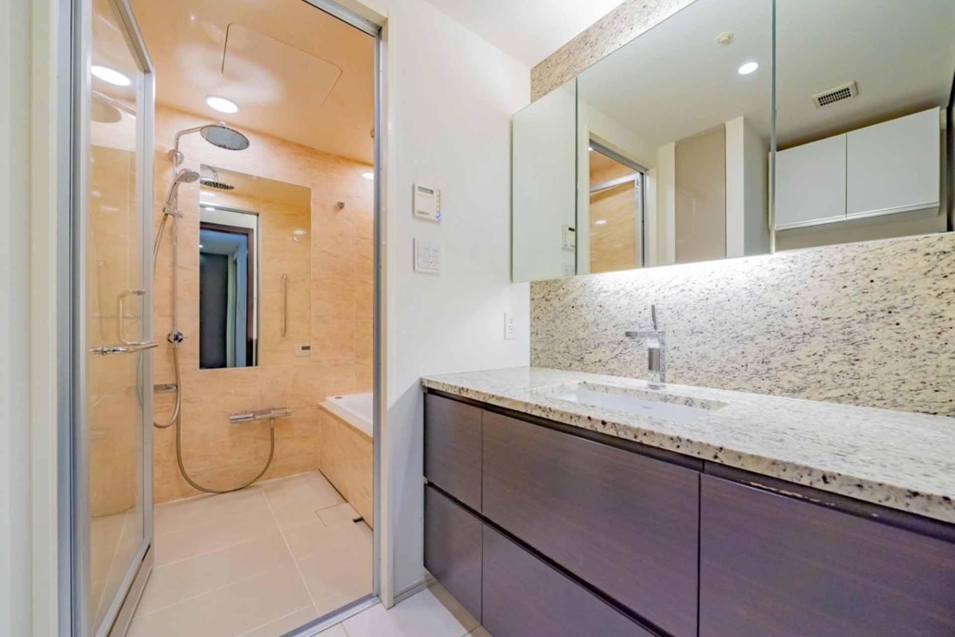 Grand Suite Hiroo bathroom.jpg