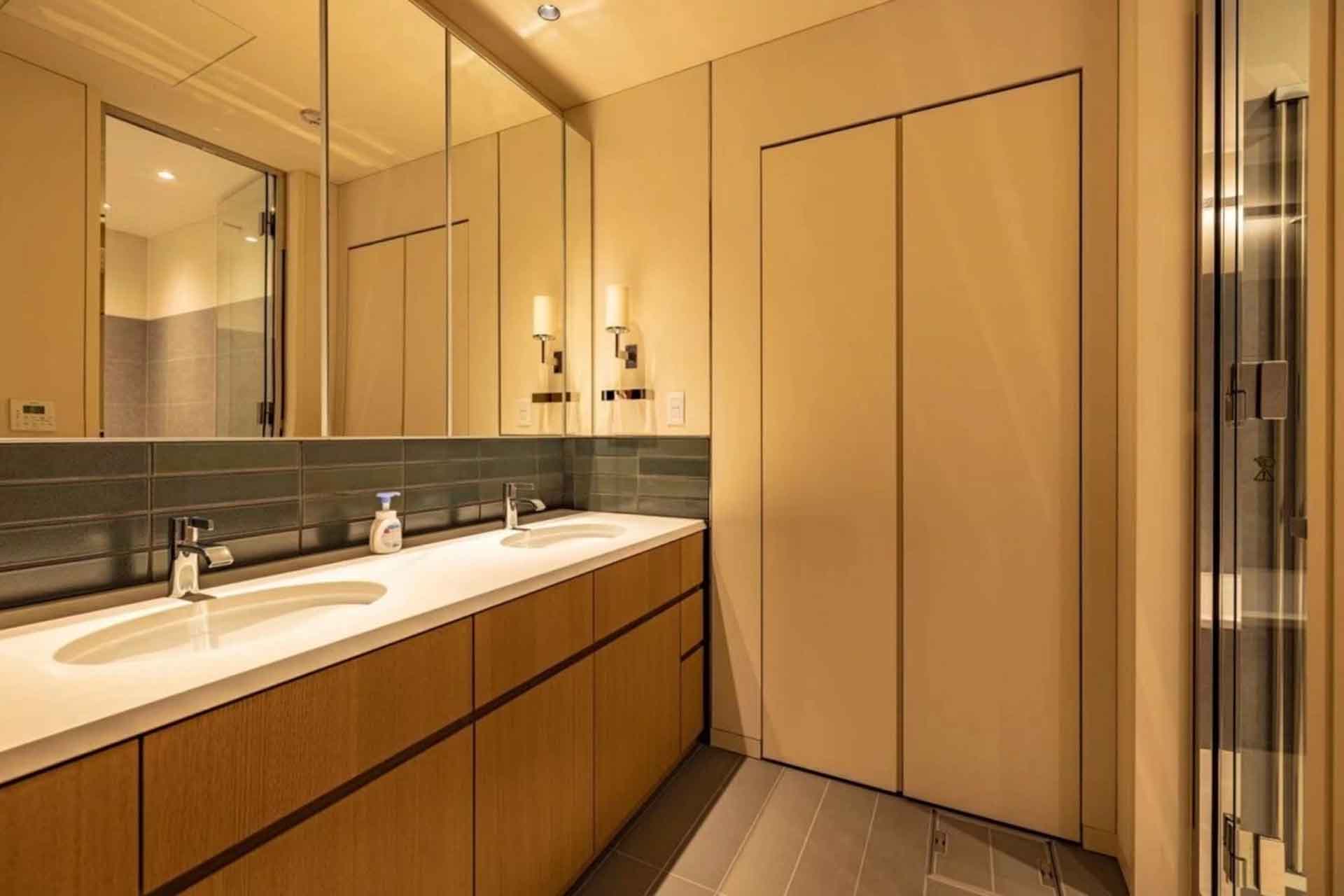 Toranomon Hills Residential Tower  bathroom.jpg