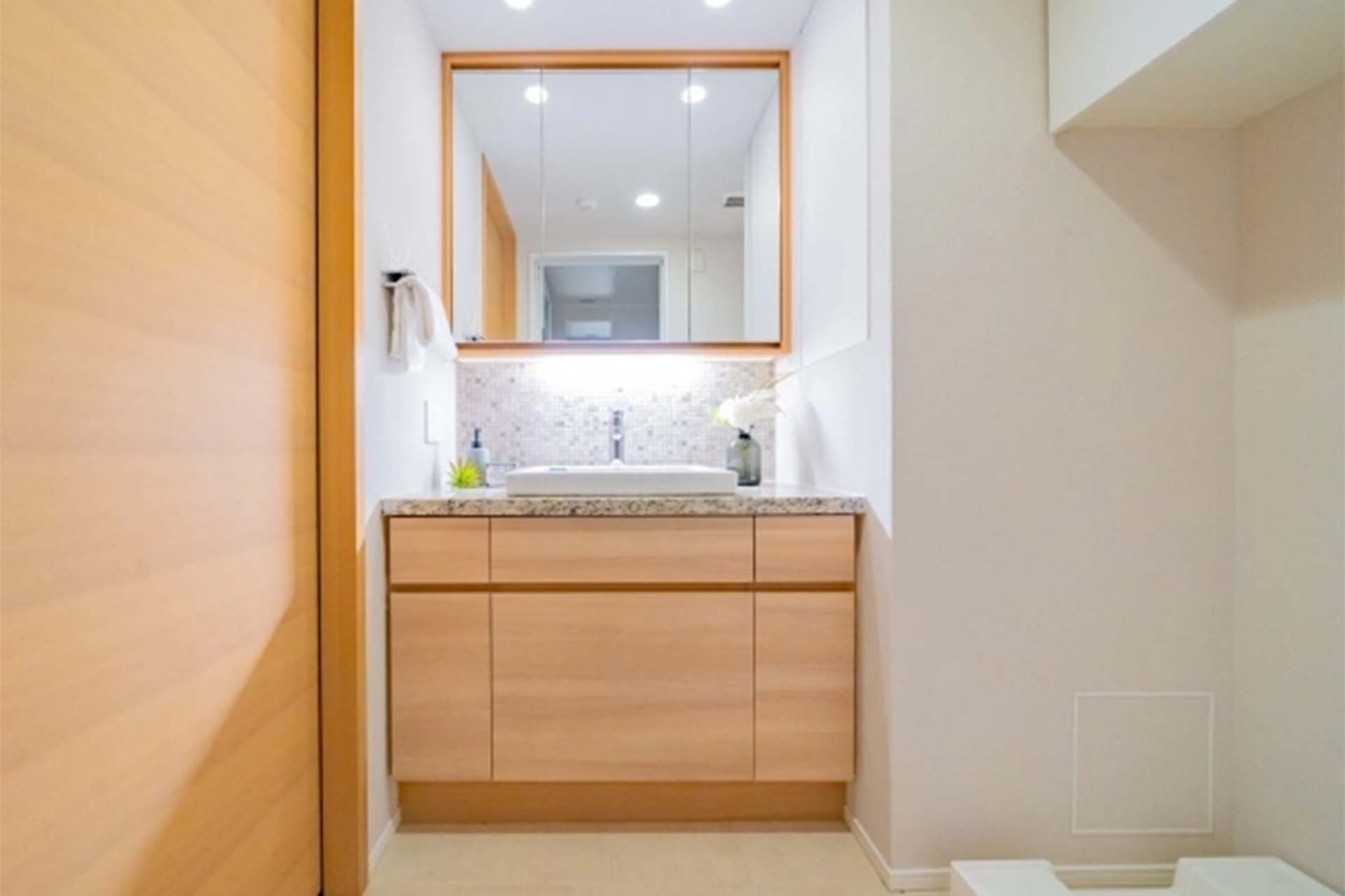 Proud Uehara bathroom2.jpg