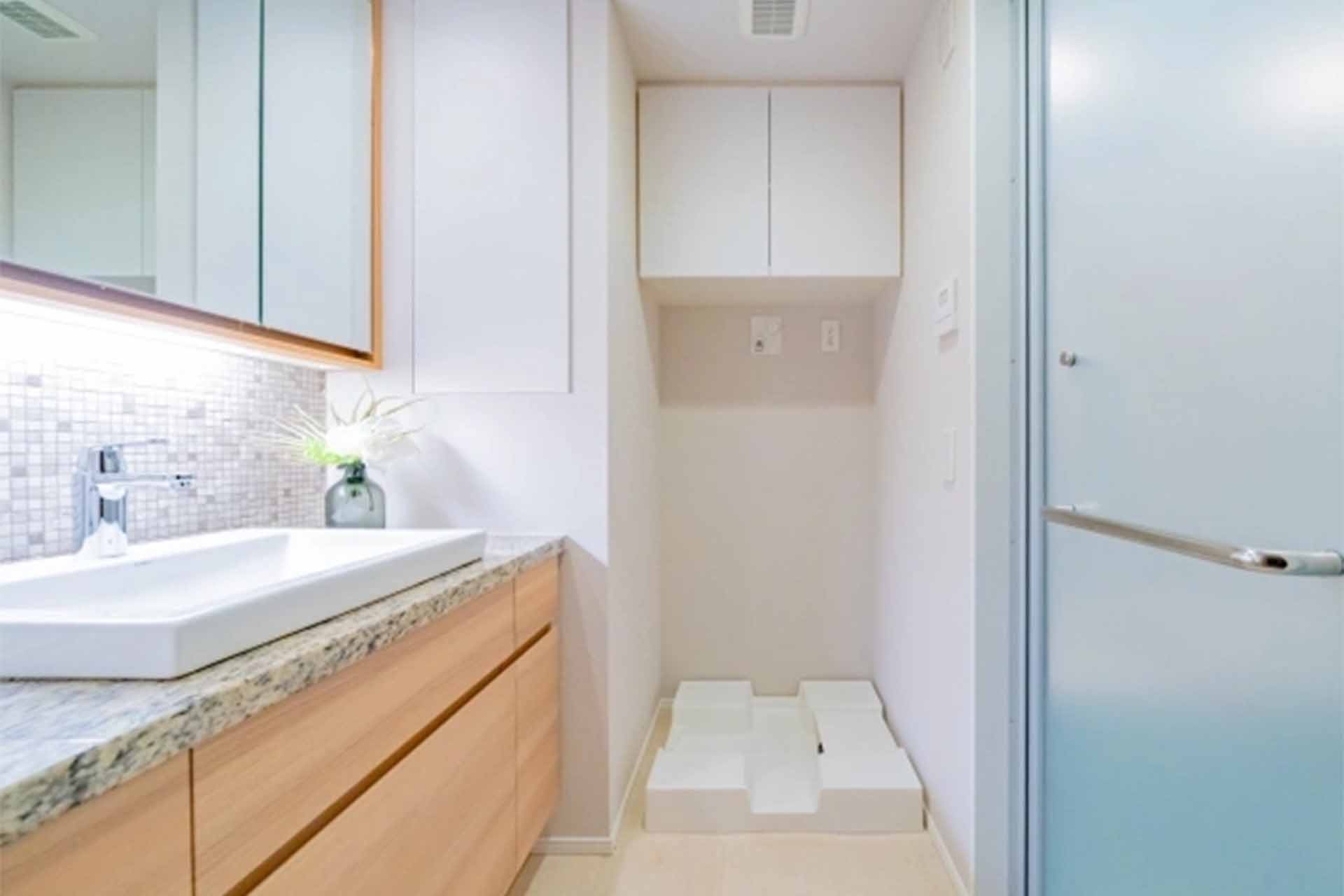 Proud Uehara bathroom3.jpg