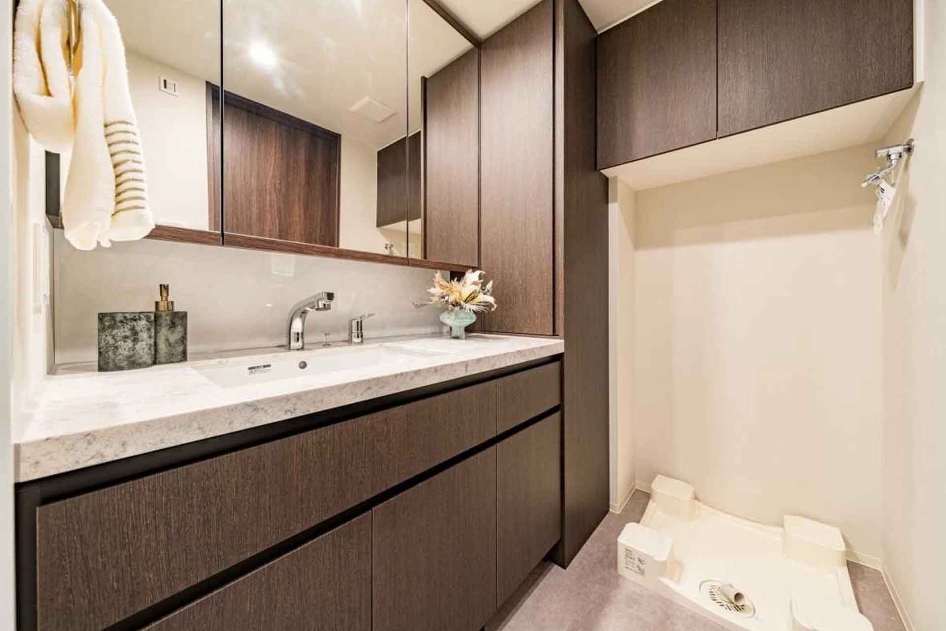 Proud Tower Shibaura  bathroom.jpg