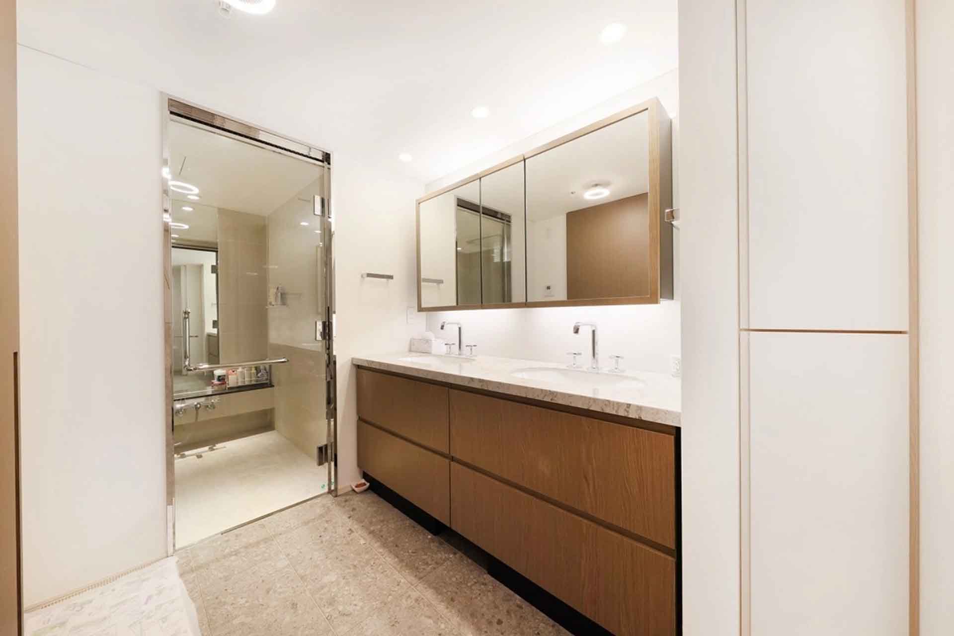 Proud Daikanyama Front  bathroom.jpg