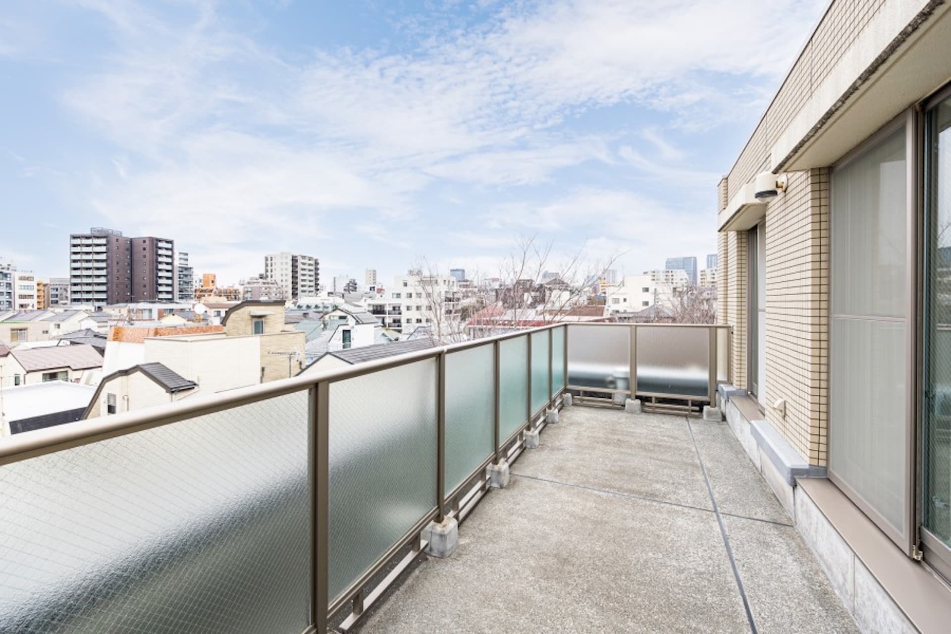 Kagurazaka Park House balcony.jpeg