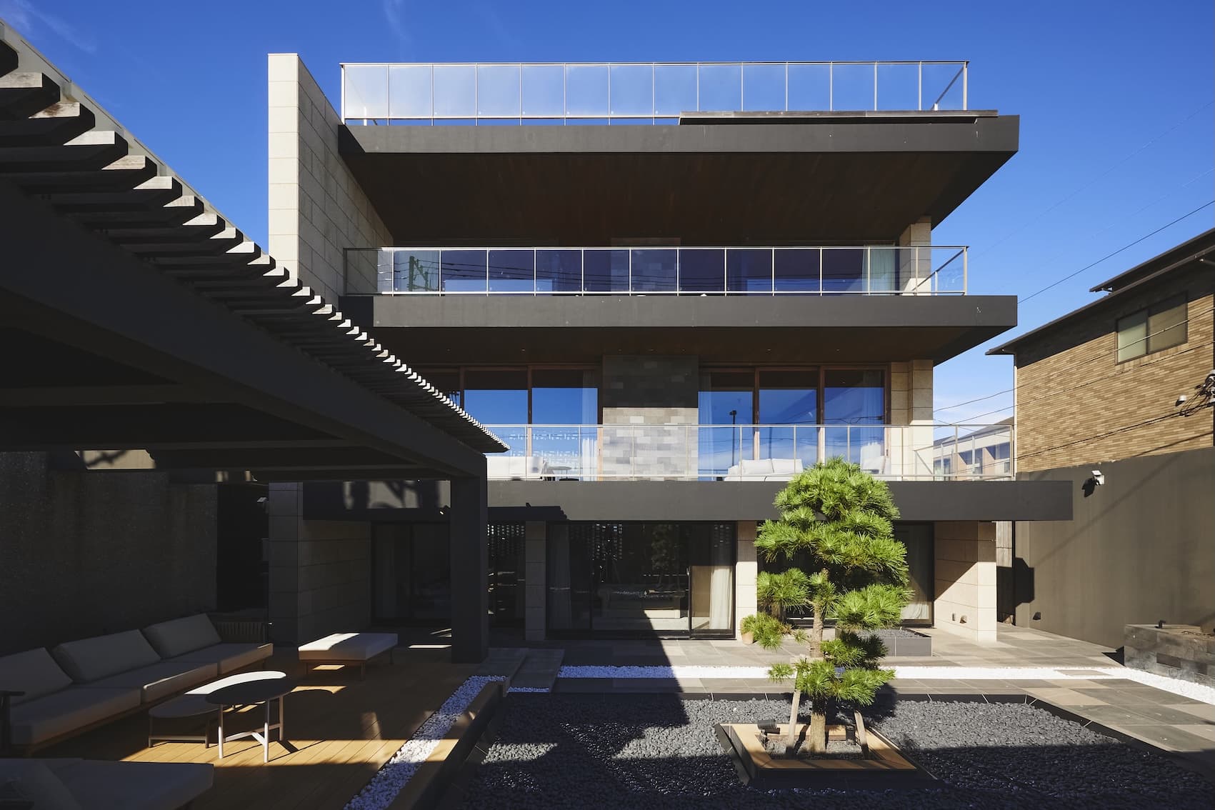 yuigahama exterior-min.jpg