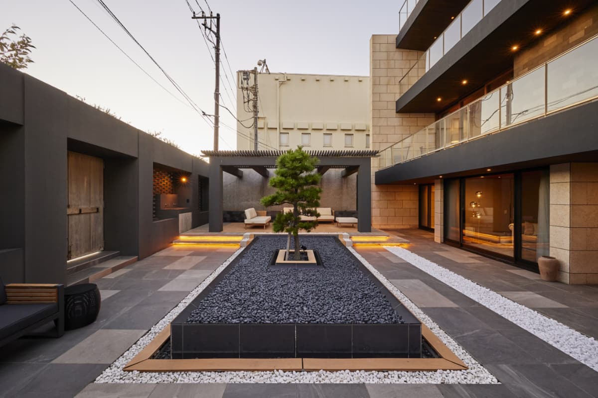 yuigahama Garden.jpg