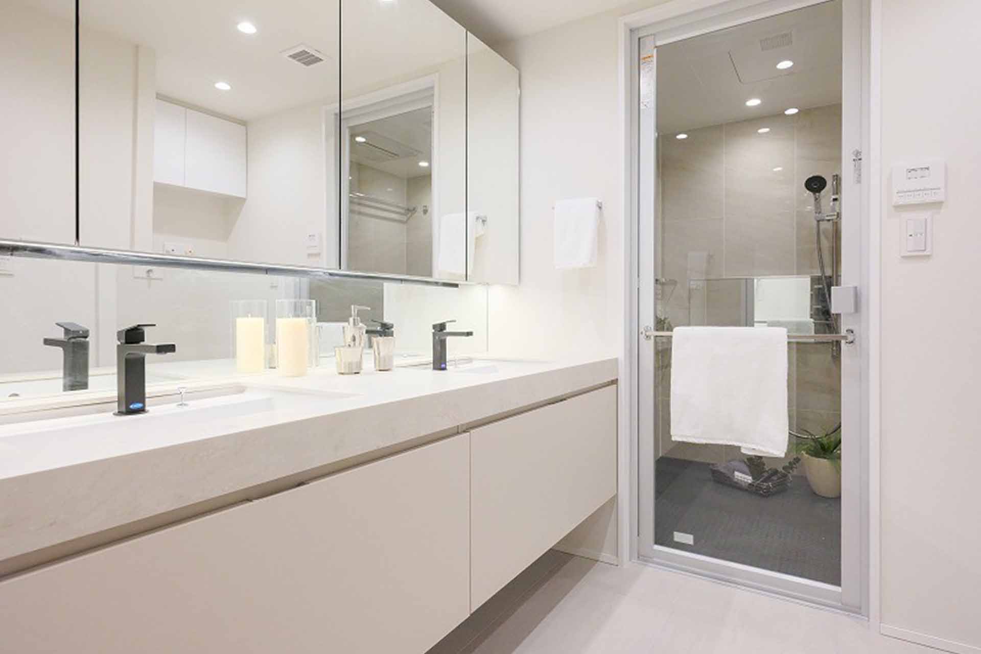 Tokyo Twin Parks Light Wing  bathroom.jpg