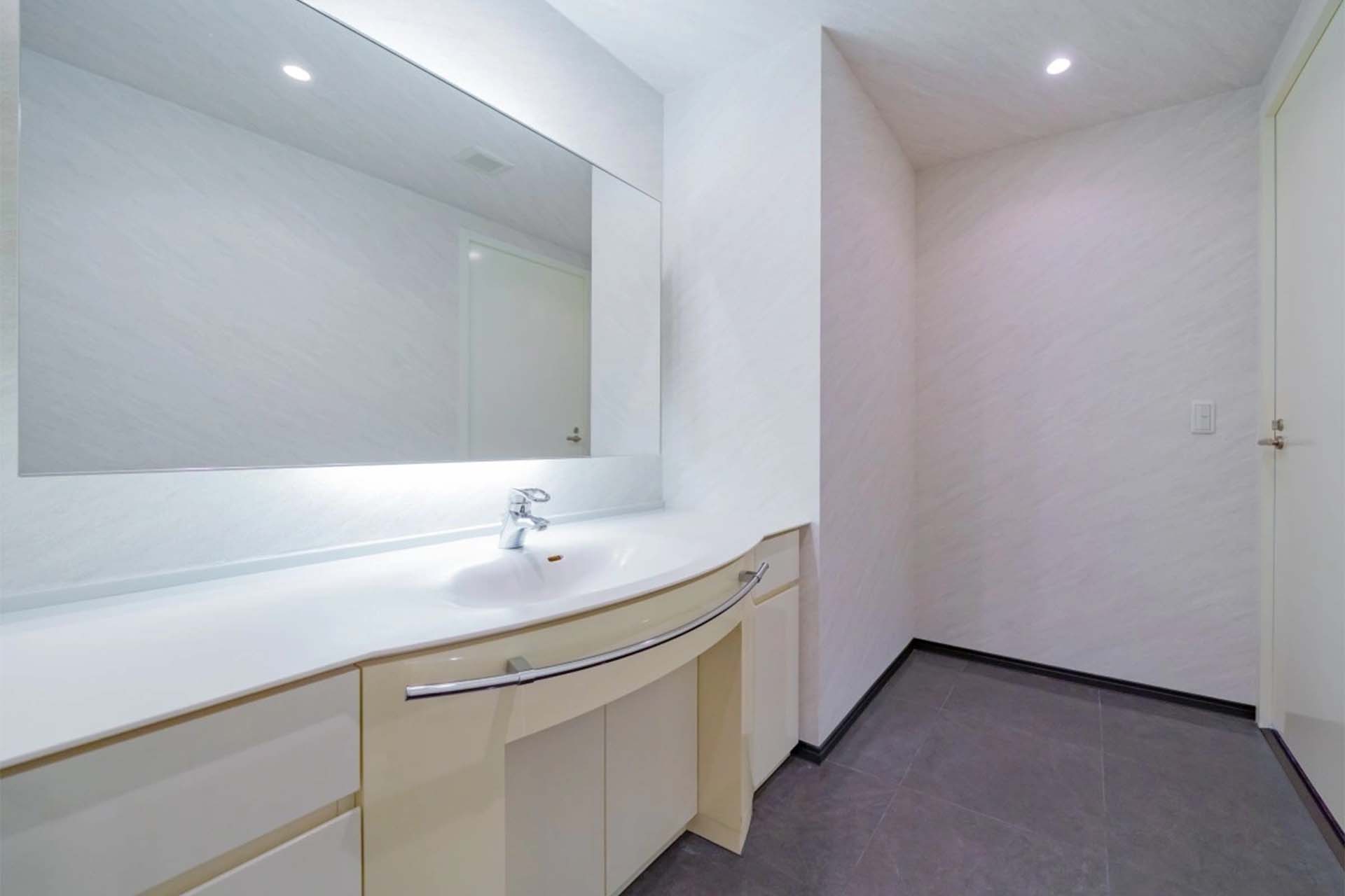 Takanawa The Residence bathroom.jpg