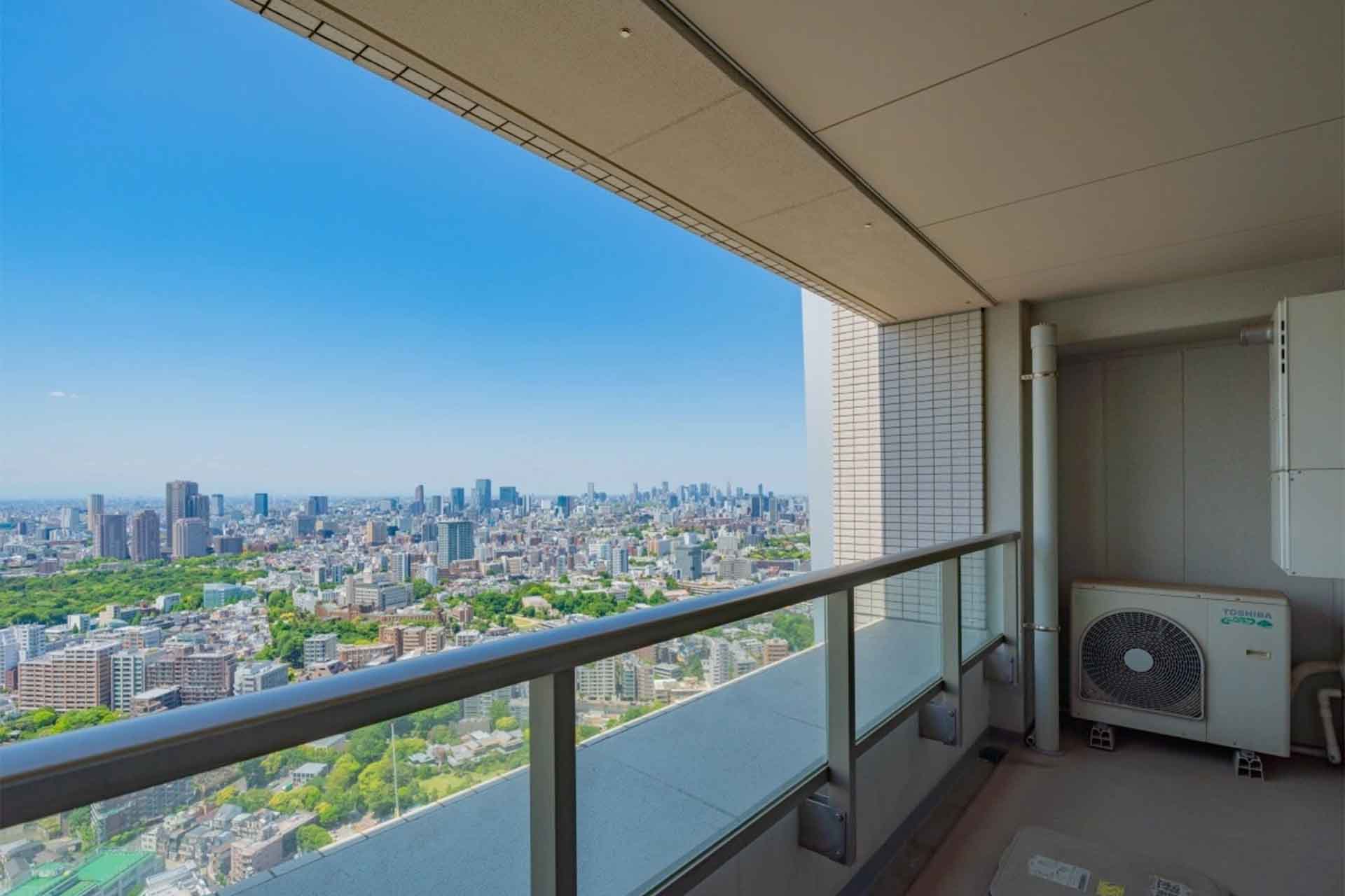 Takanawa The Residence balcony.jpg