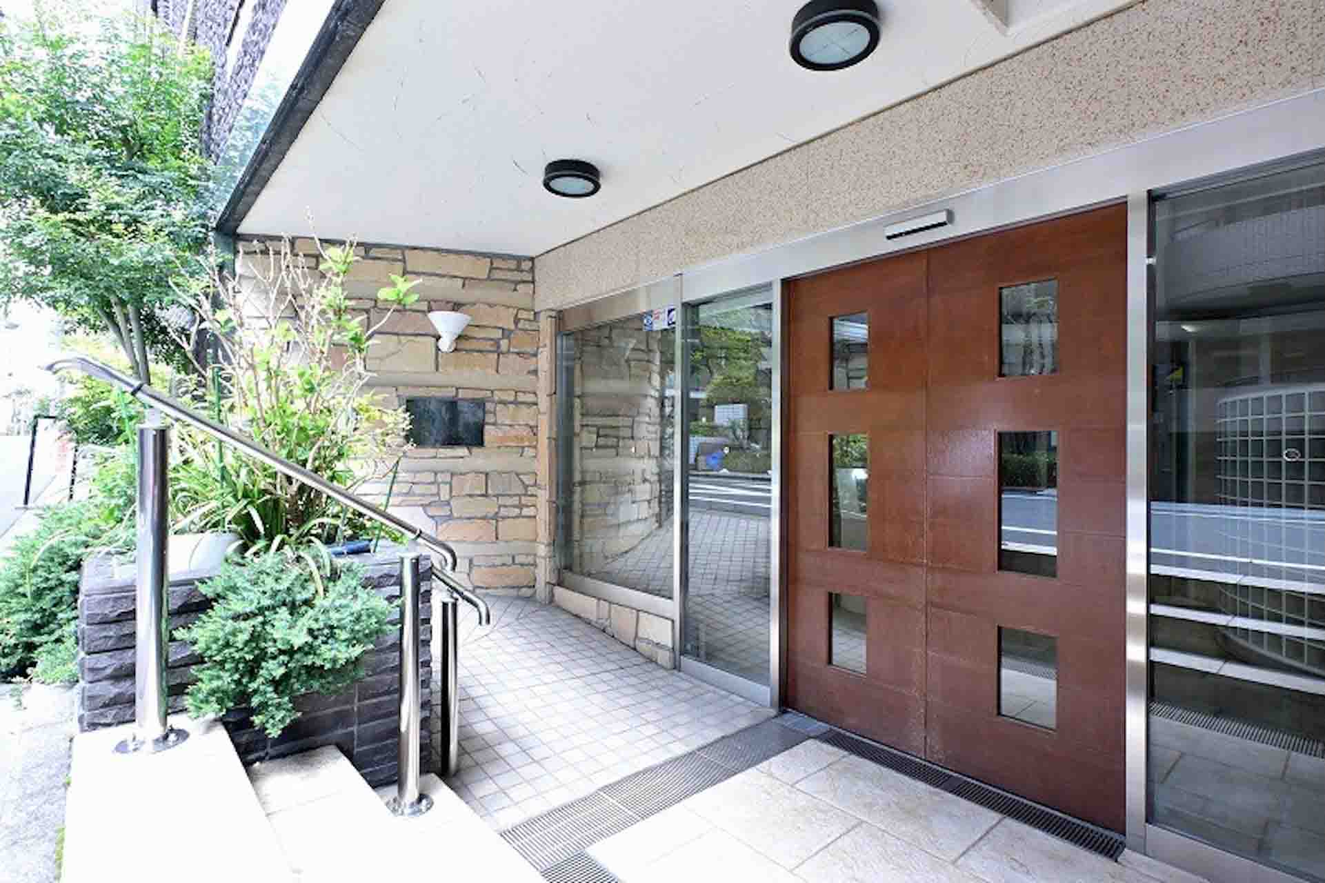 Casa Feliz Yoyogi Uehara ent.jpg