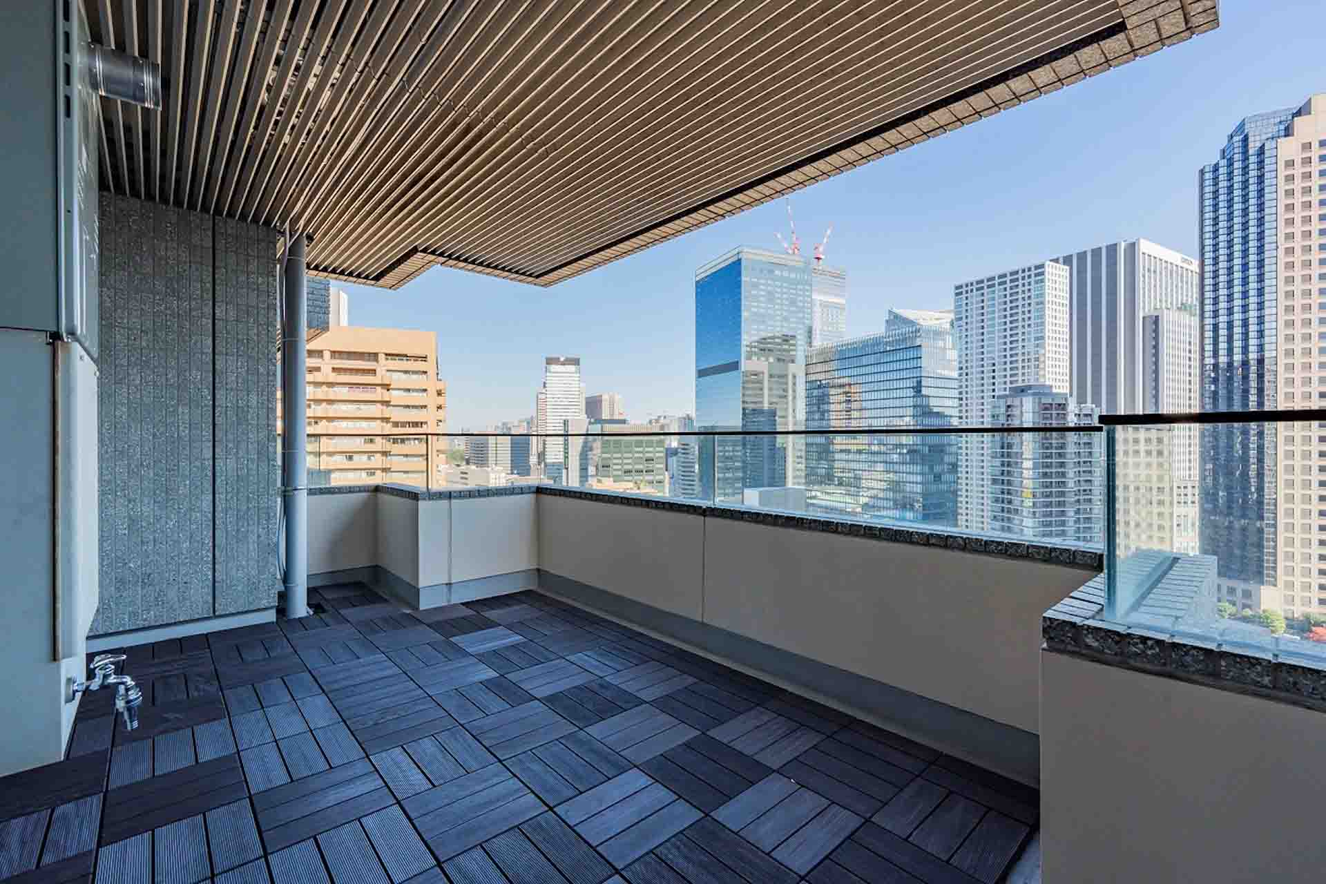 Izumi Garden Residence balcony2.jpg