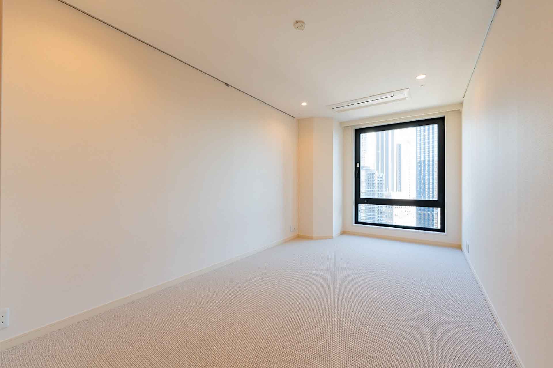 Izumi Garden Residence bedroom2.jpg