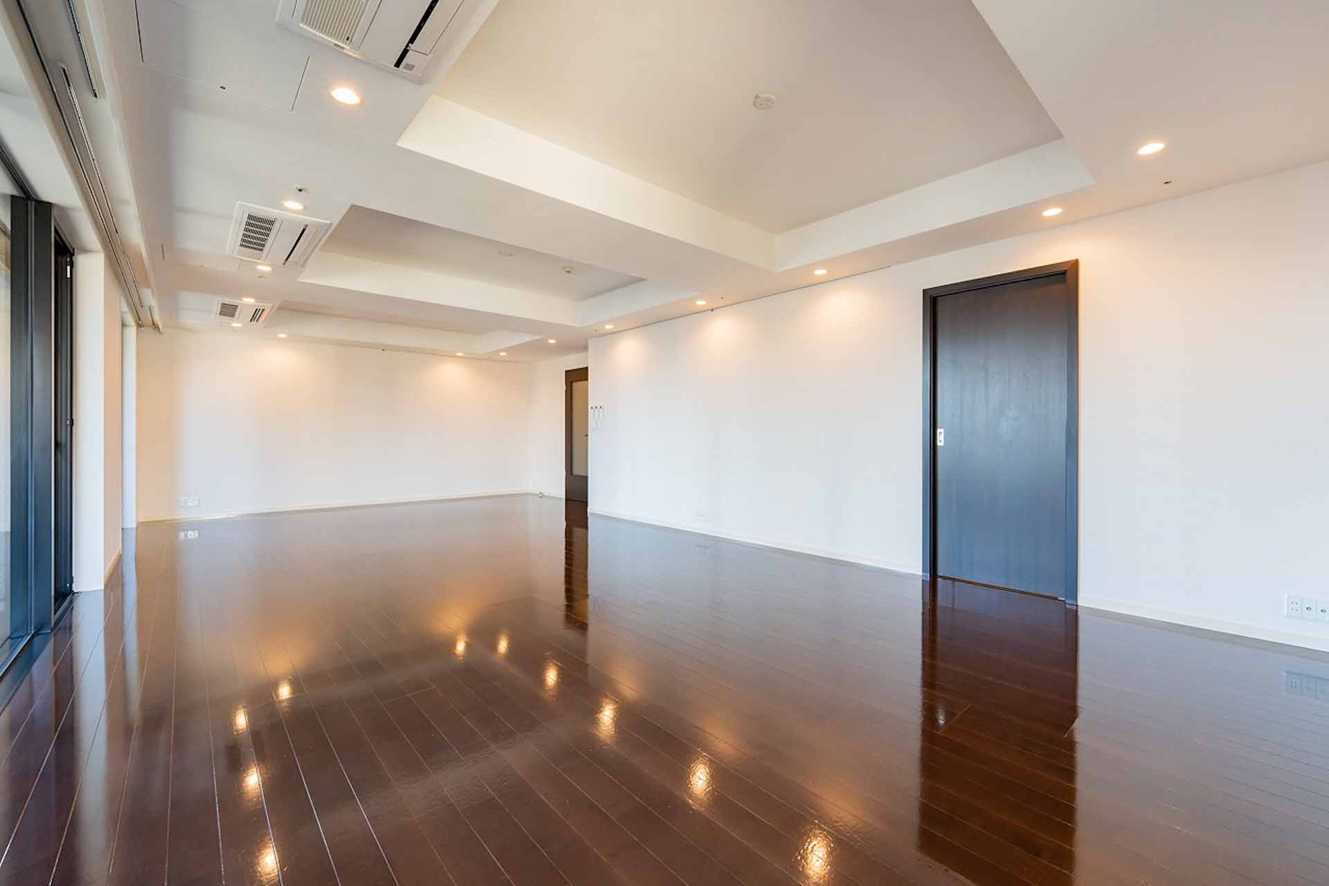 Izumi Garden Residence LDK2.jpg