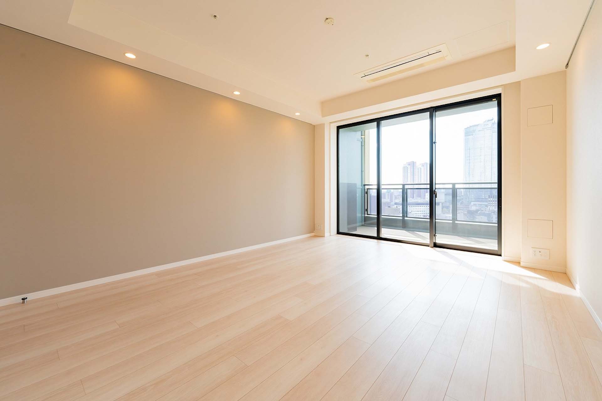 Roppongi Grand Tower Residence bedroom.jpg