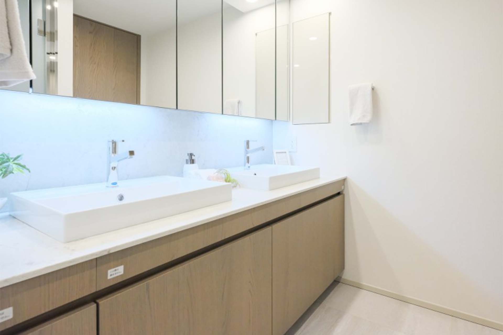 Brillia Ichibancho bathroom.jpg