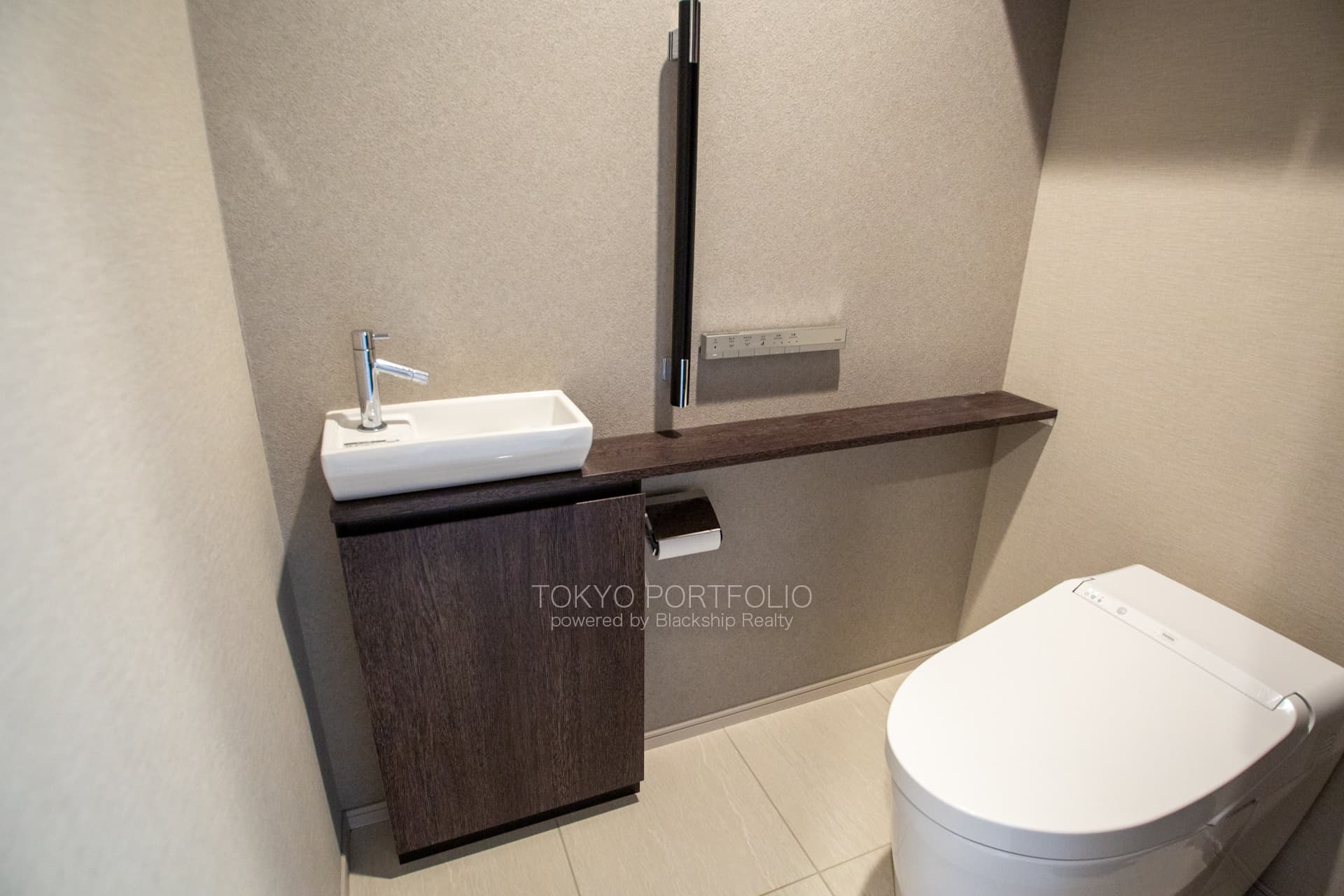 Atras Aoyama-08.jpg