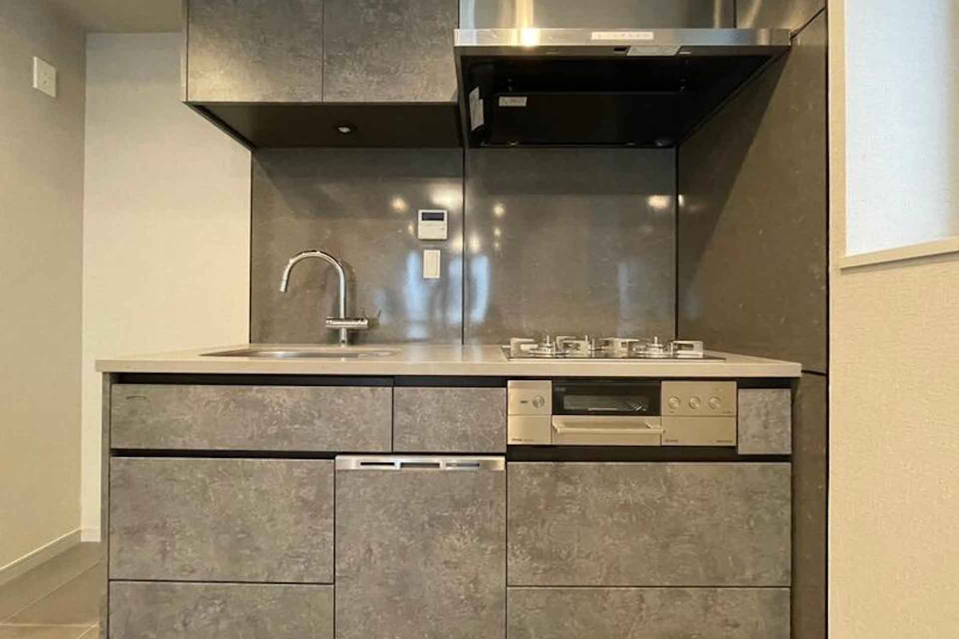 LIMIEC suite EBISU  kitchen.jpg