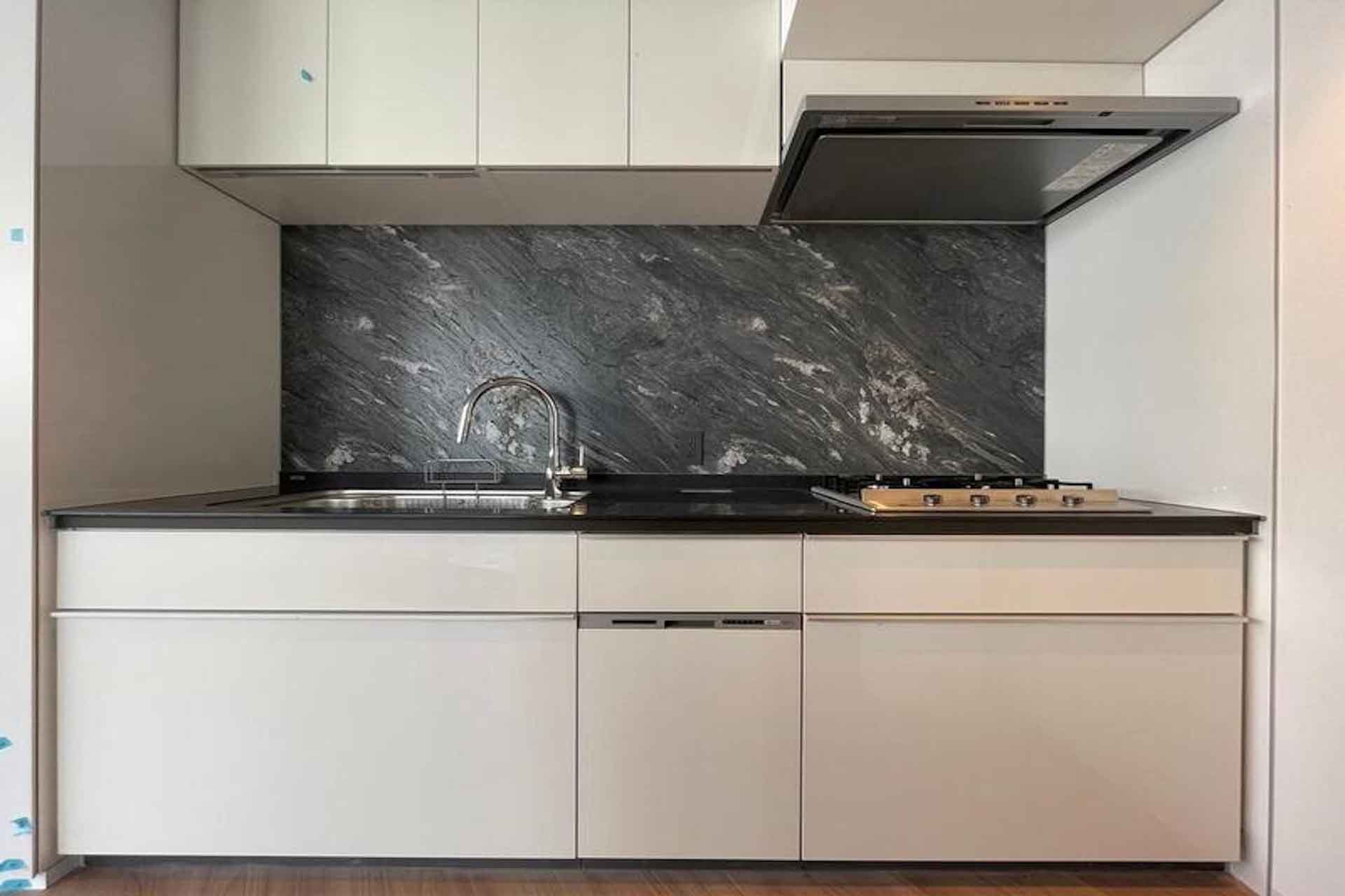 LIMIEC suite AZABUJUBAN kitchen.jpg