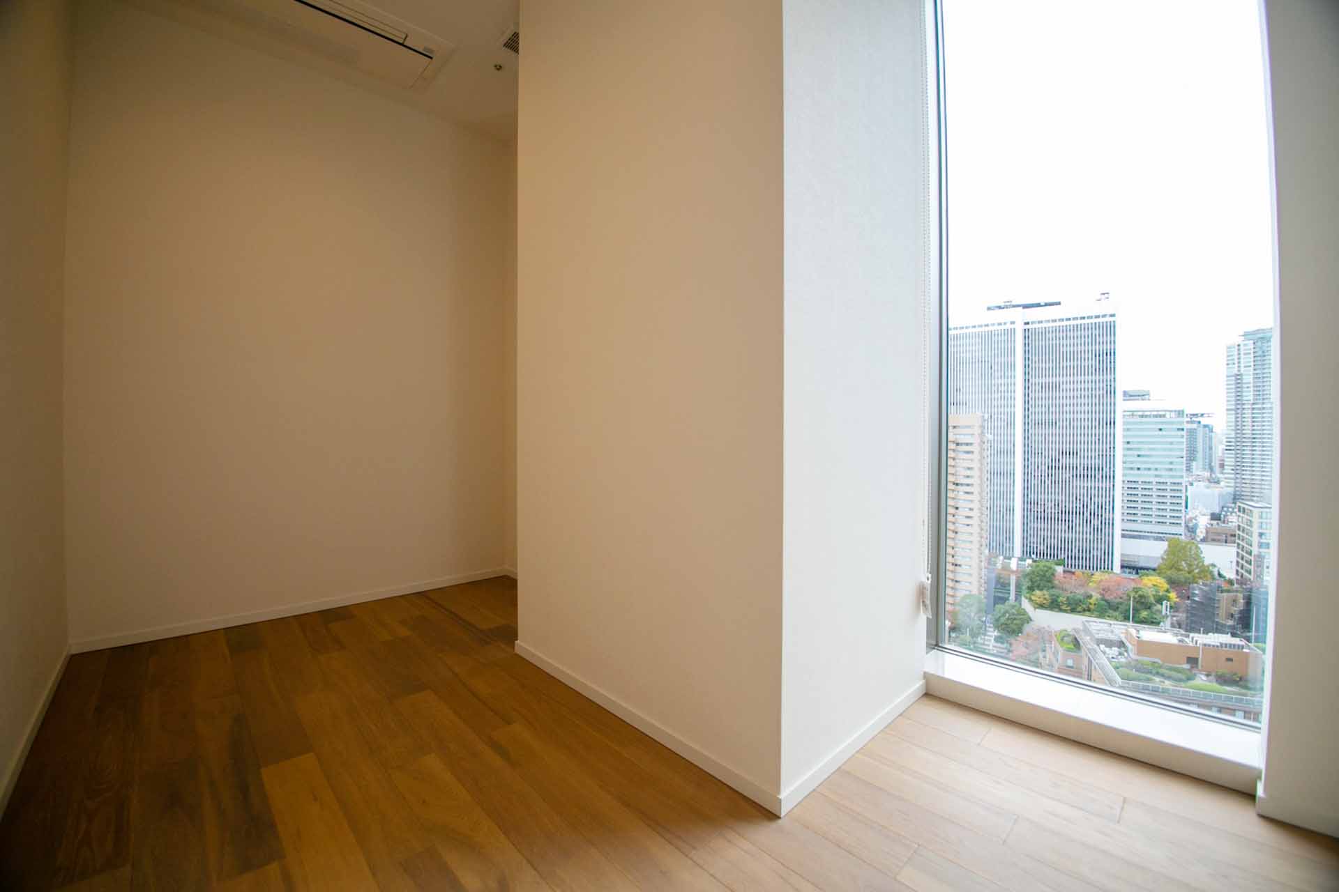 Park Court Toranomon sto.jpg