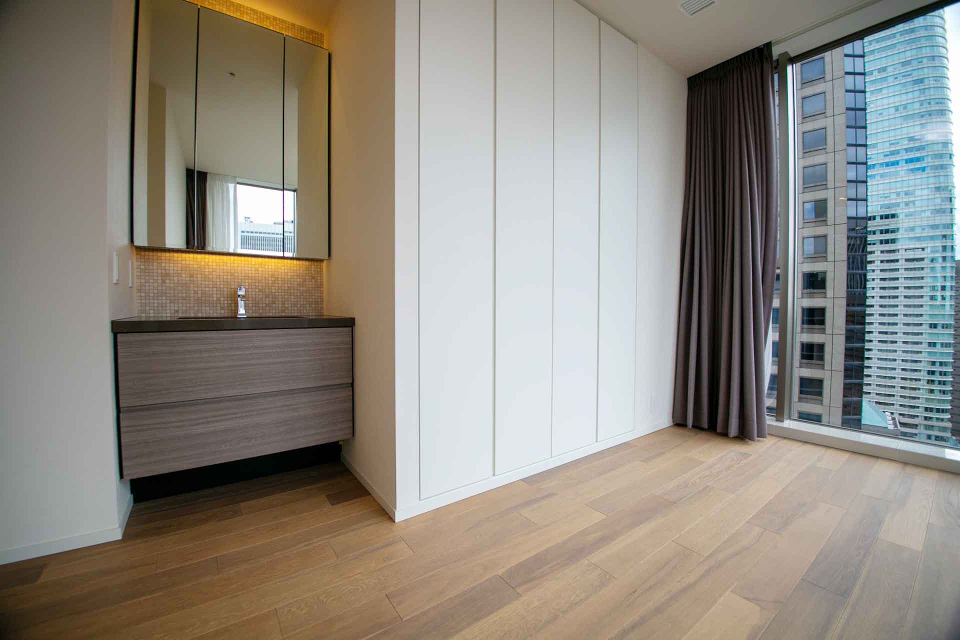 Park Court Toranomon bedroom3.jpg