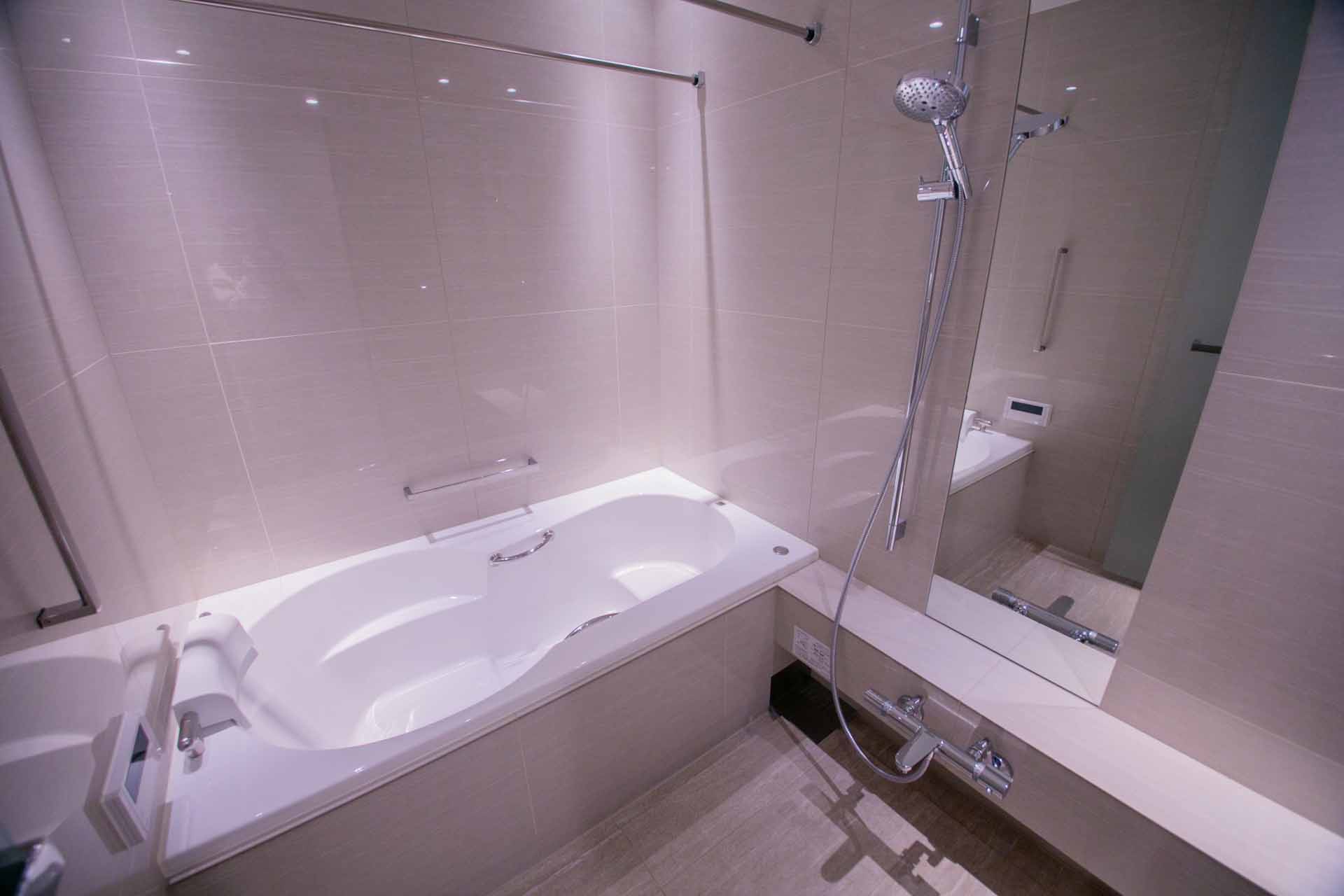 Park Court Toranomon bathroom3.jpg