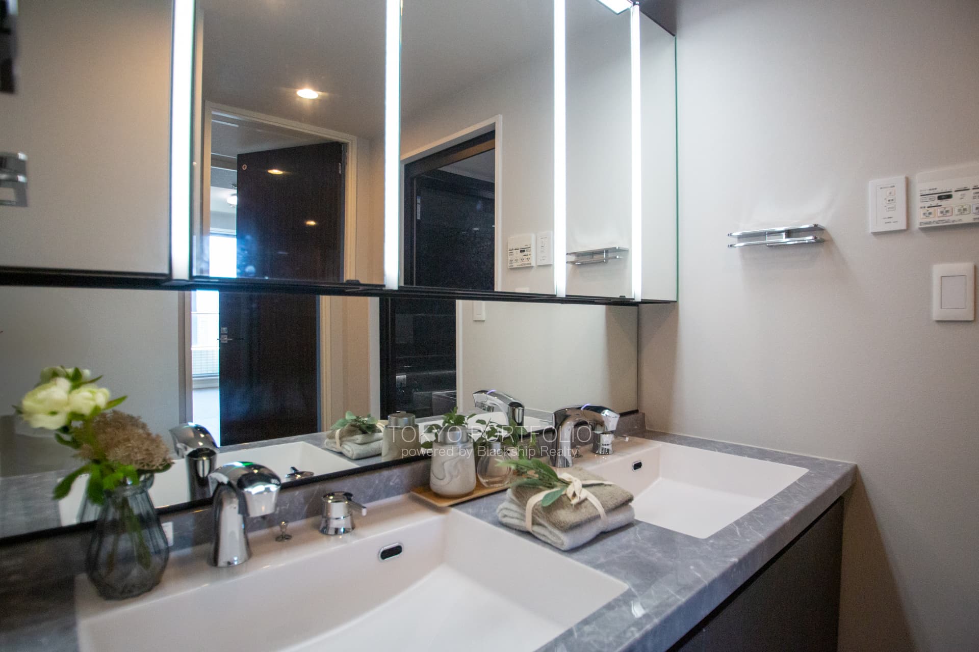 Tokyo Twin Parks Left Wings-09.jpg