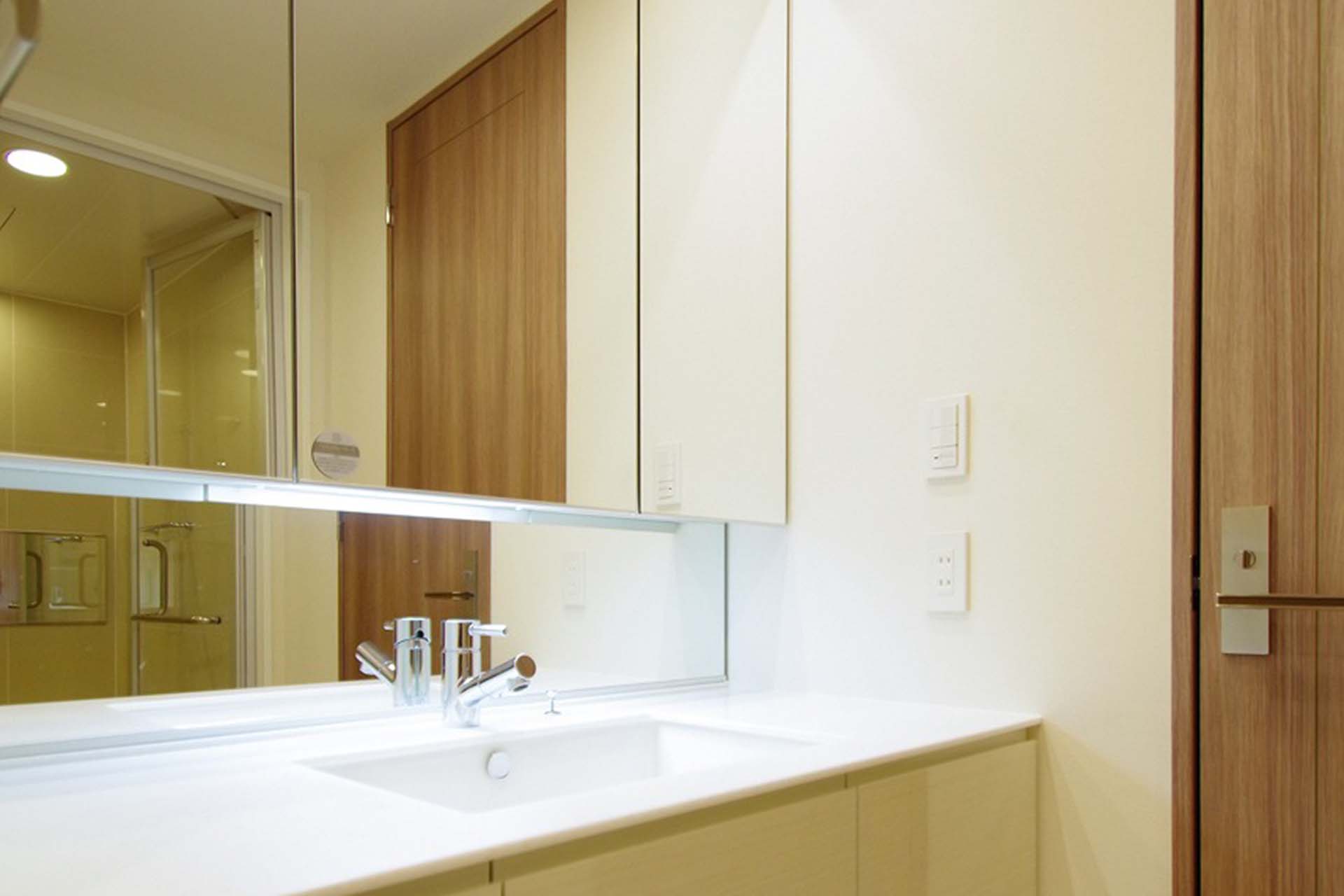 Roppongi Grand Tower Residence 03.jpg