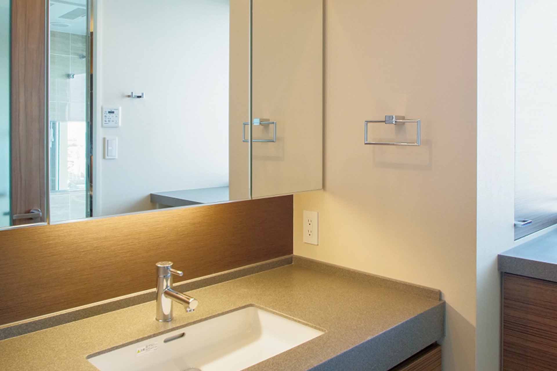 La Tour AOBADAI03.jpg