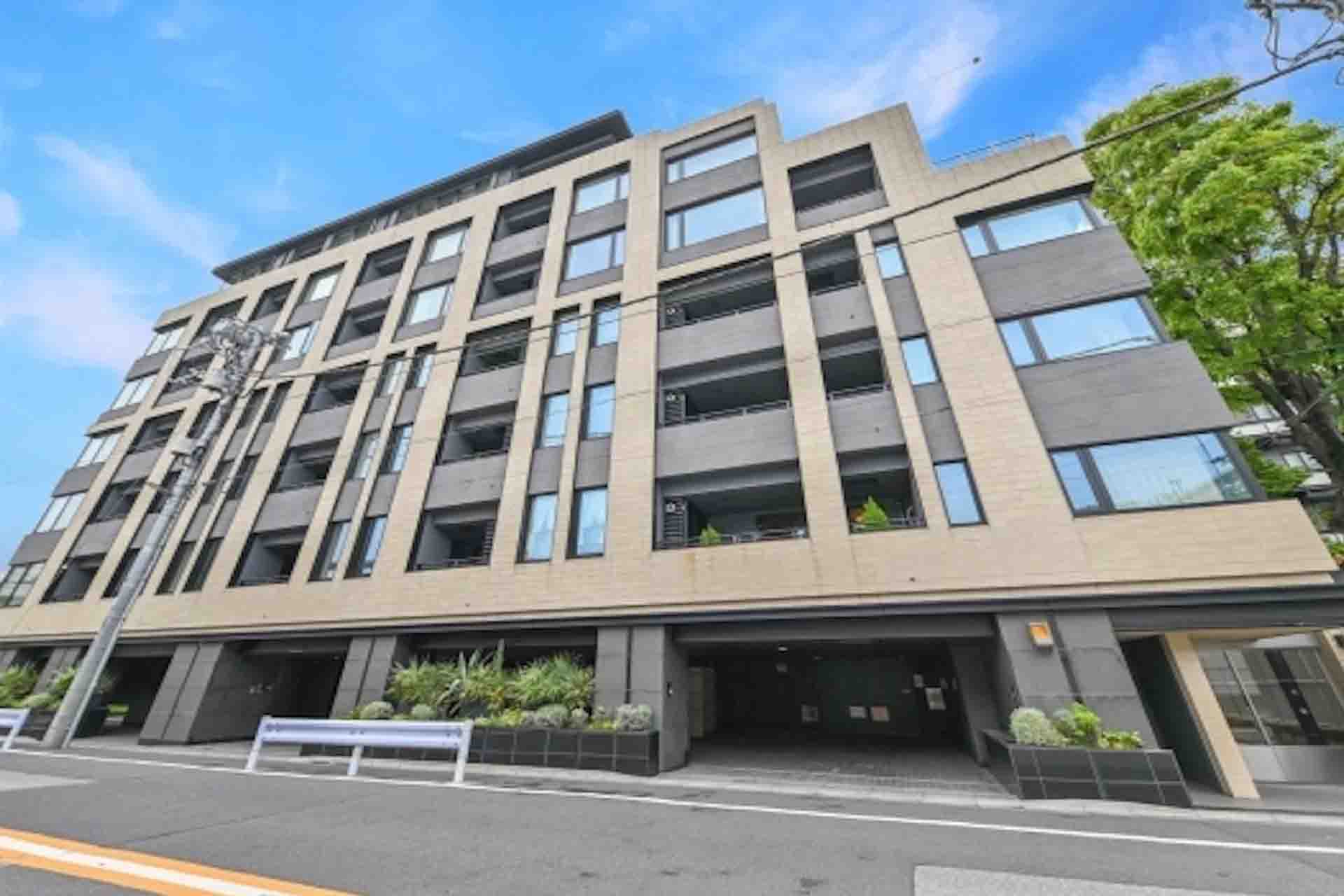 Brands Yoyogi Sangubashi2.jpg