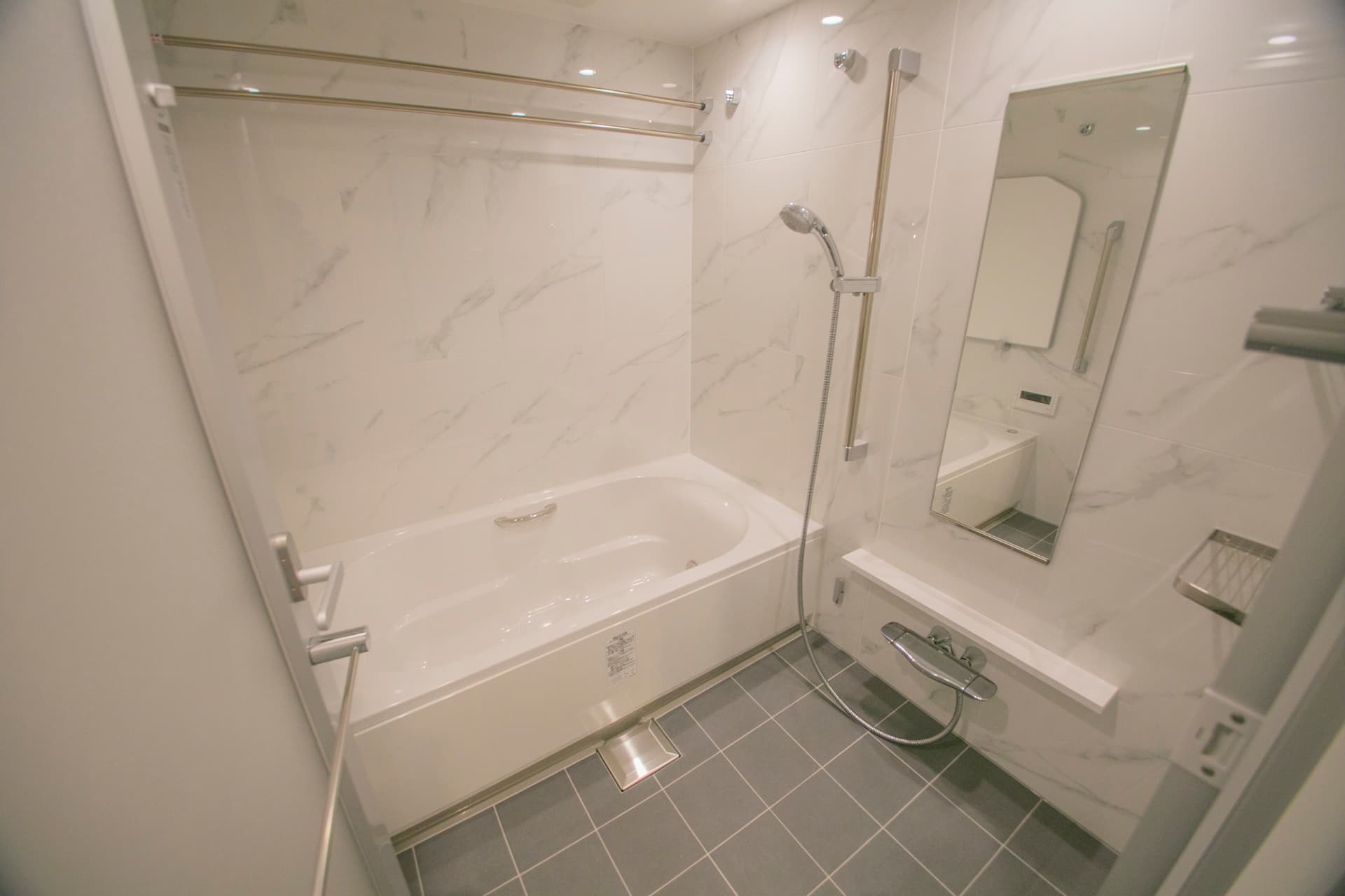 Atlas Aoyama Residential bathroom.jpg