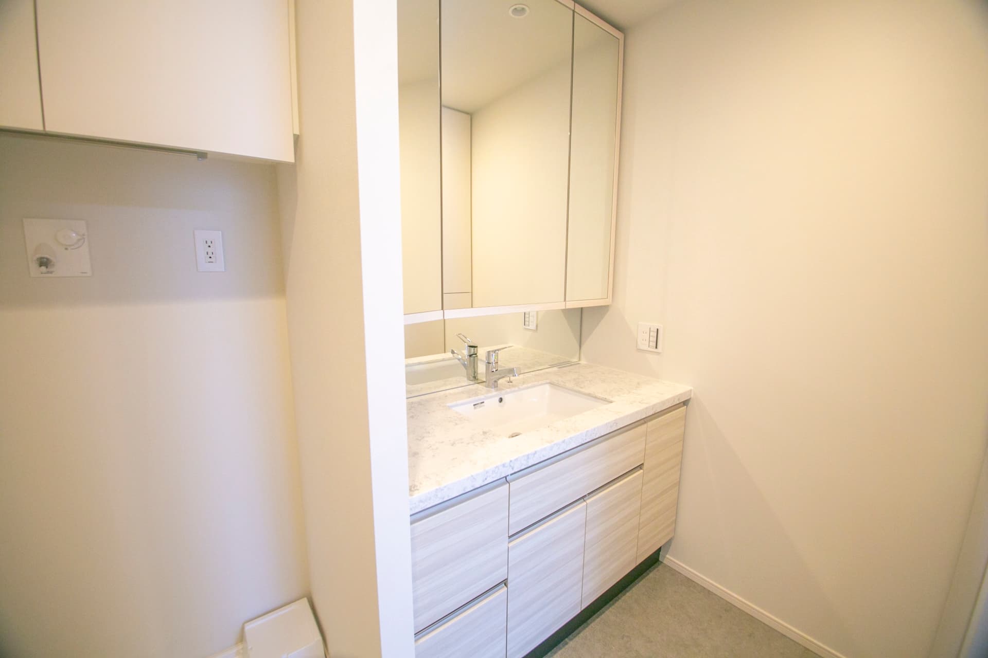 Atlas Aoyama Residential powderroom.jpg