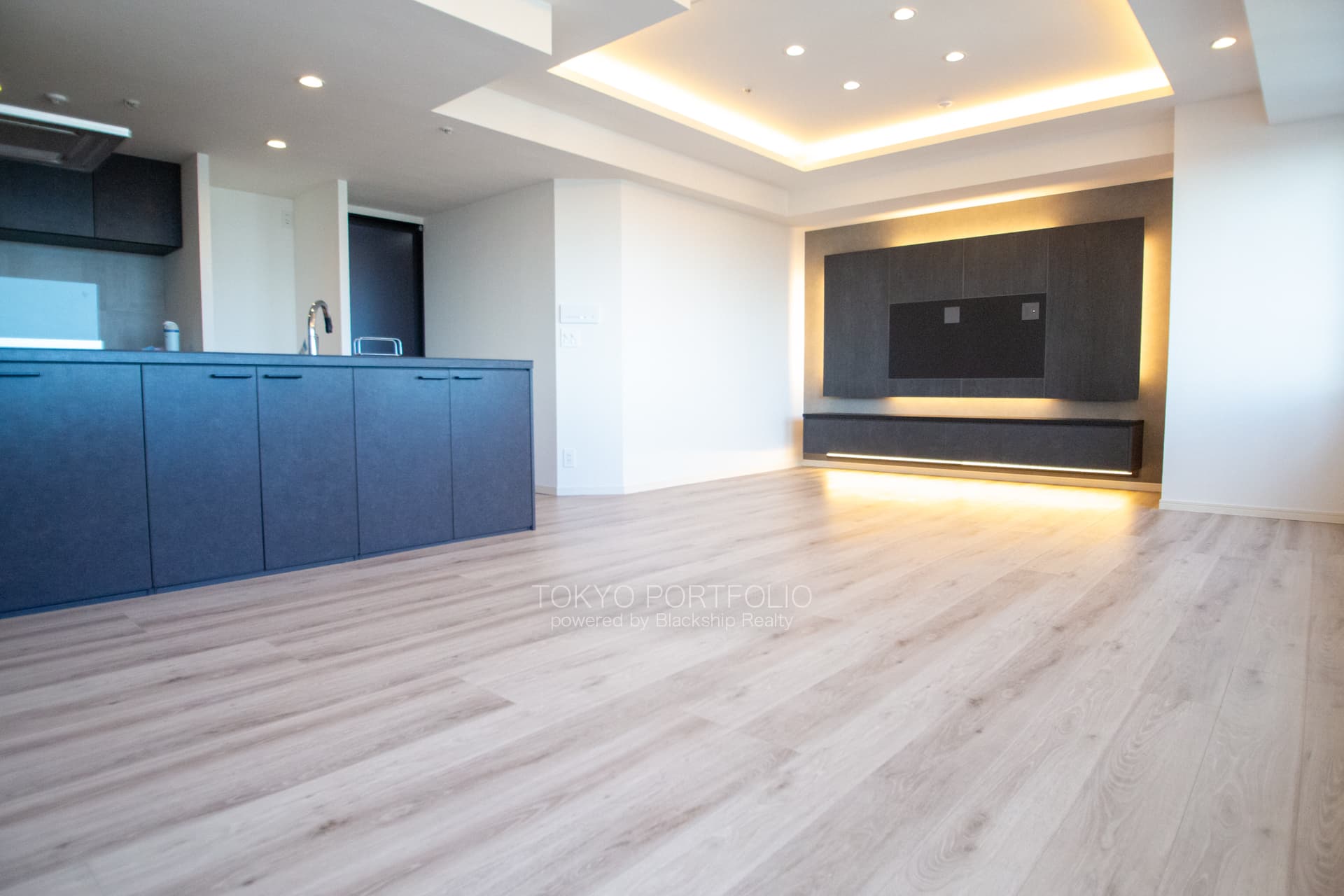 Daikanyama Address-01.jpg