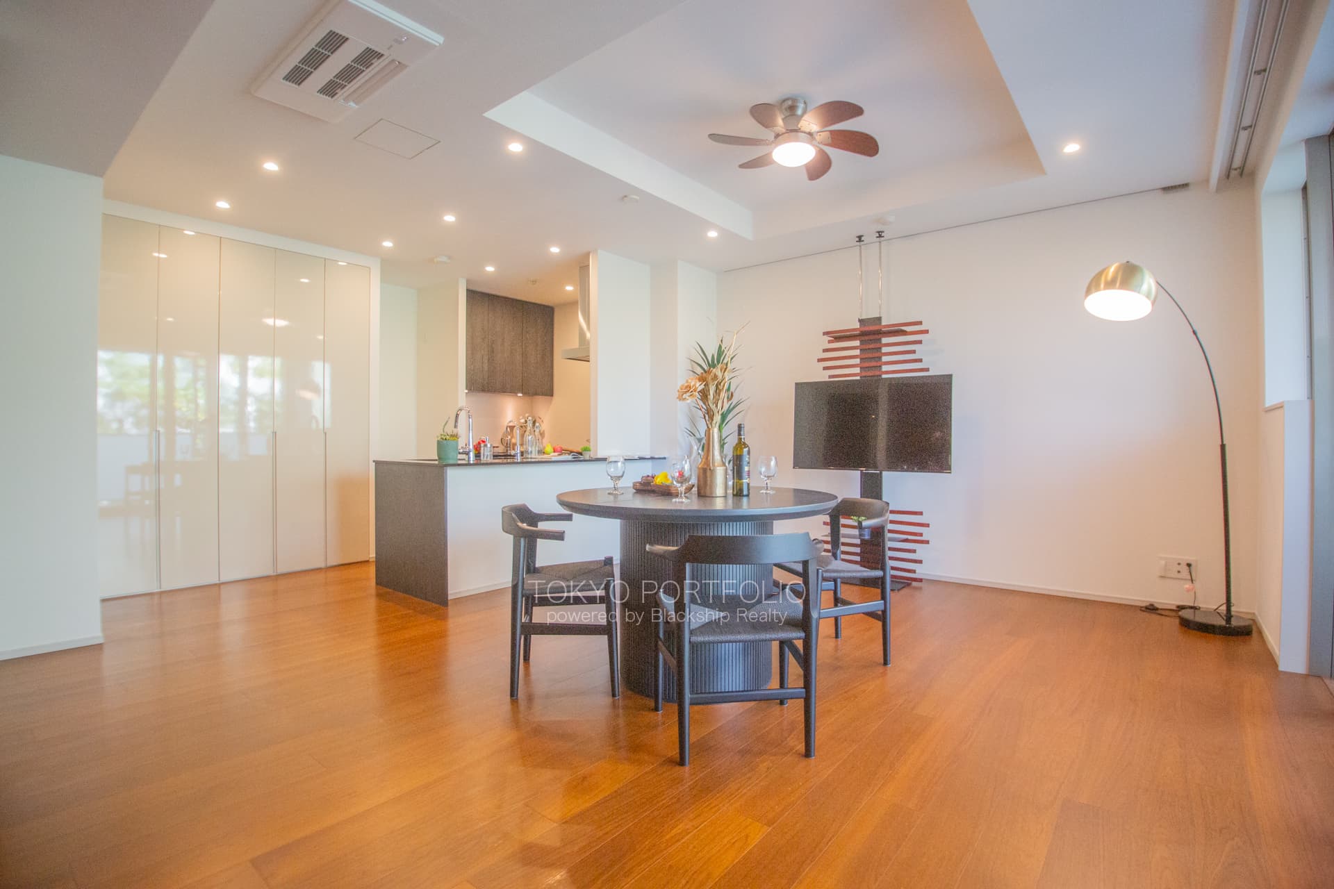 The Parkhouse Grand. Minamiaoyama Takagicho-01.jpg