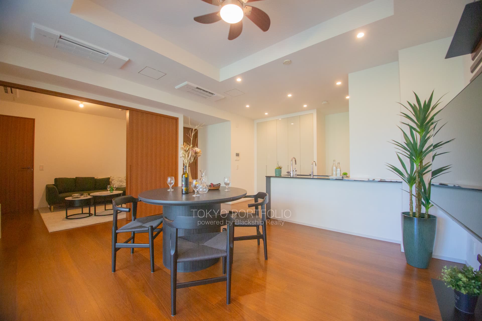 The Parkhouse Grand. Minamiaoyama Takagicho-02.jpg