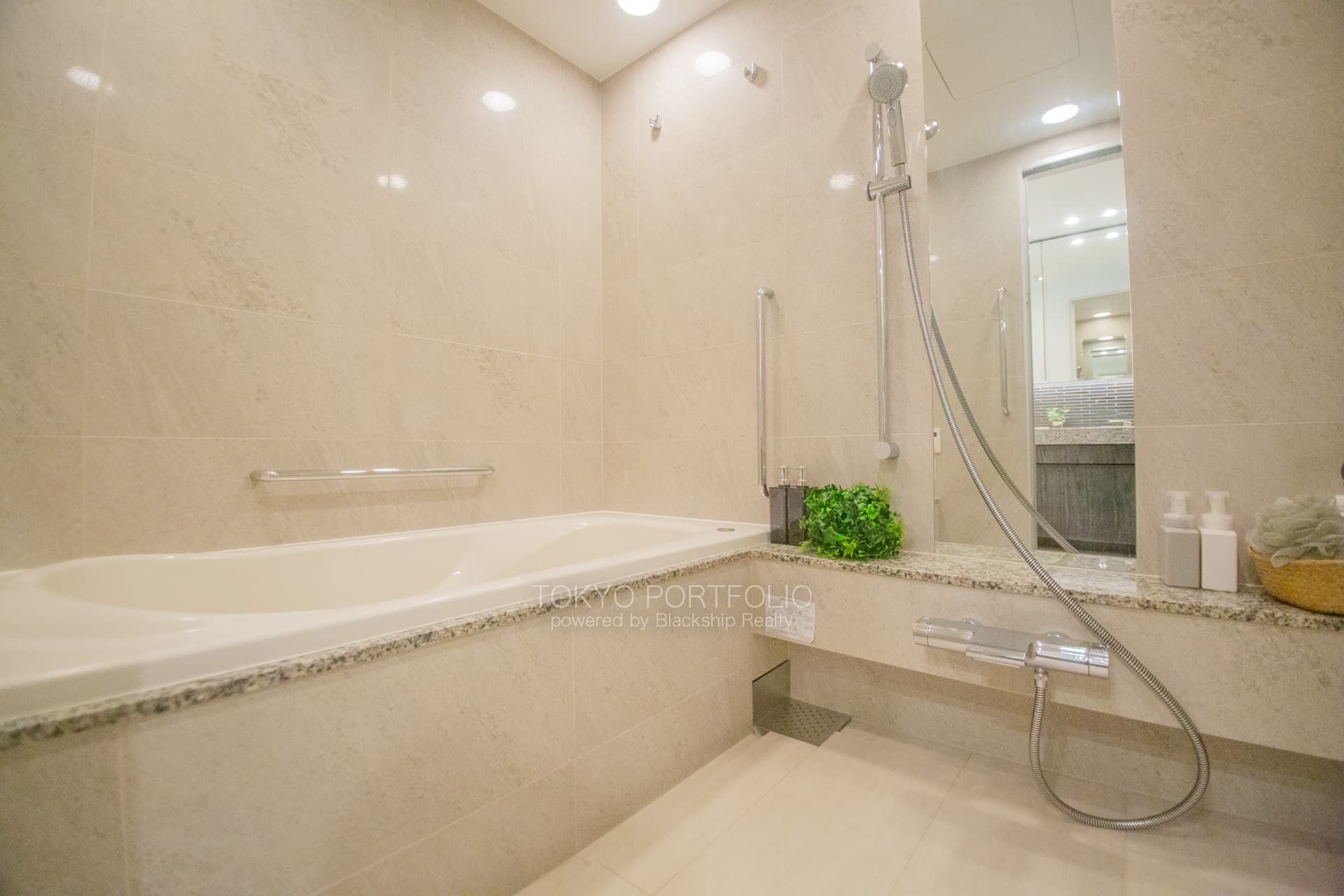 The Parkhouse Grand. Minamiaoyama Takagicho-09.jpg