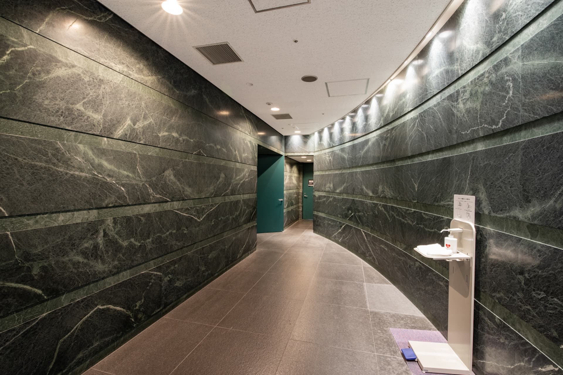 YOKOSO RAINBOW TOWER HEIGHTS 11.jpg