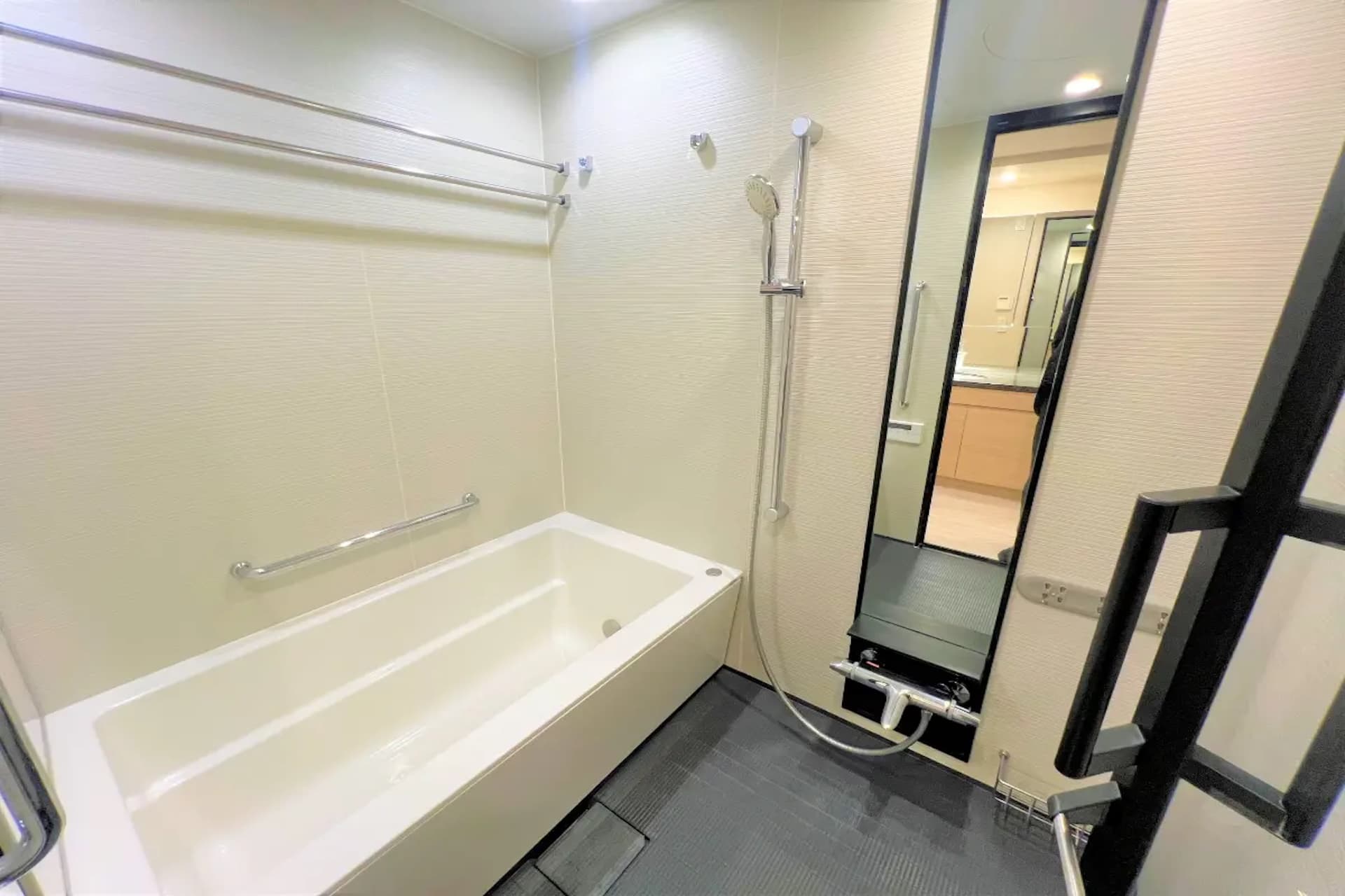 Cross Air Tower4.jpg