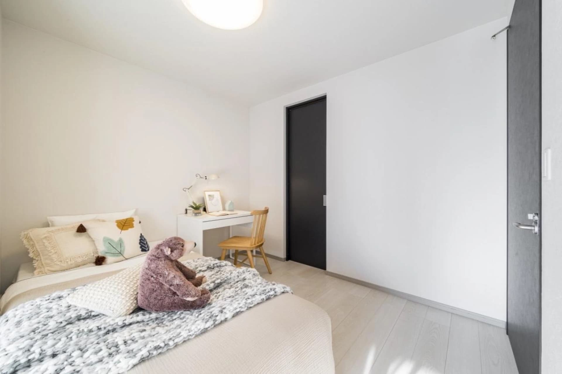 World City Towers Aqua Tower 10.jpg