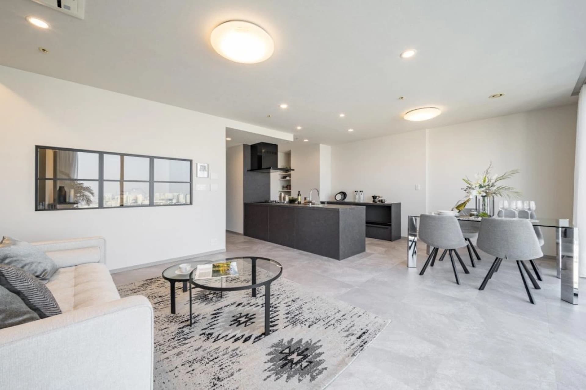 World City Towers Aqua Tower 4.jpg